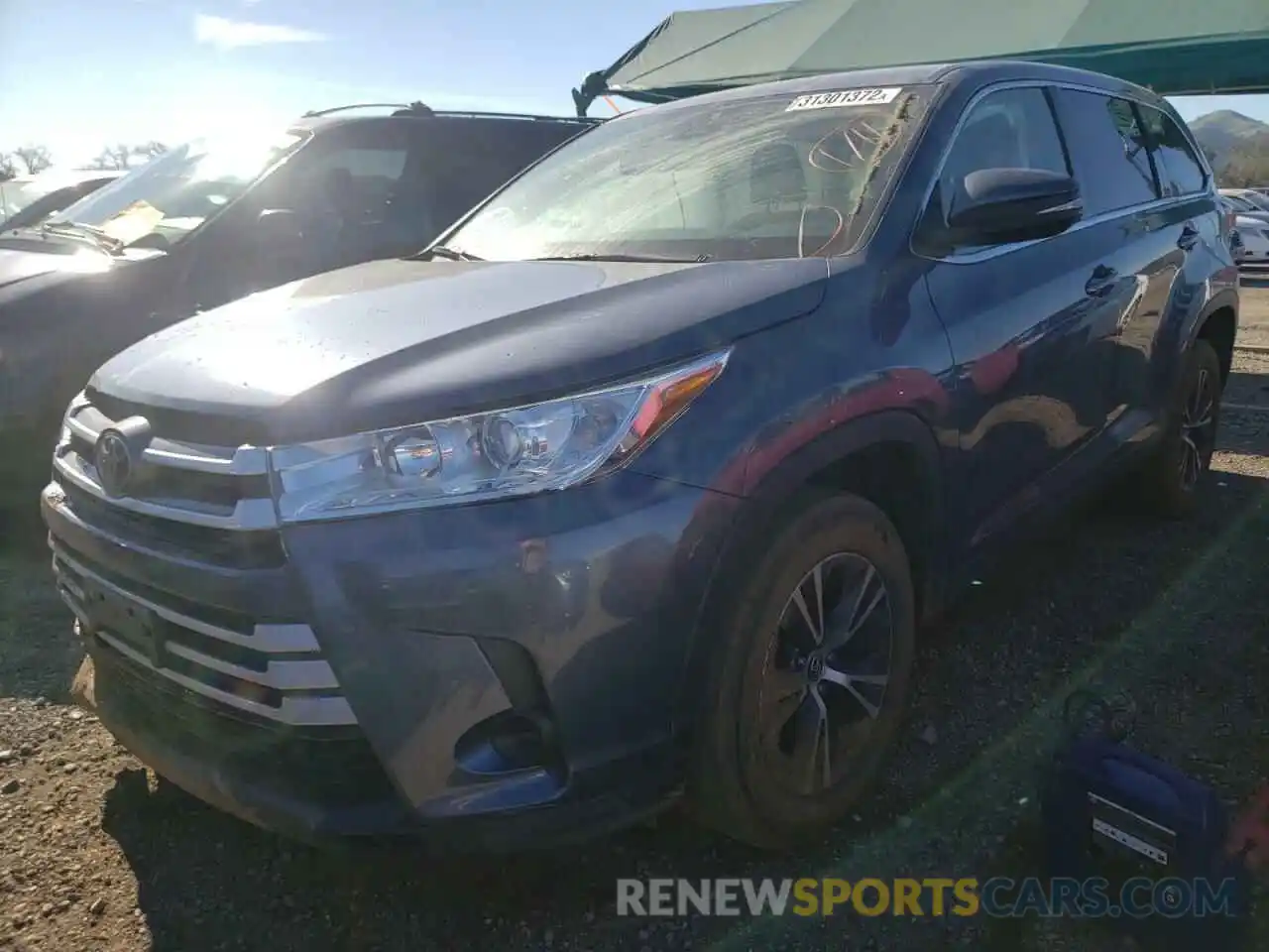 2 Photograph of a damaged car 5TDZZRFH8KS291944 TOYOTA HIGHLANDER 2019