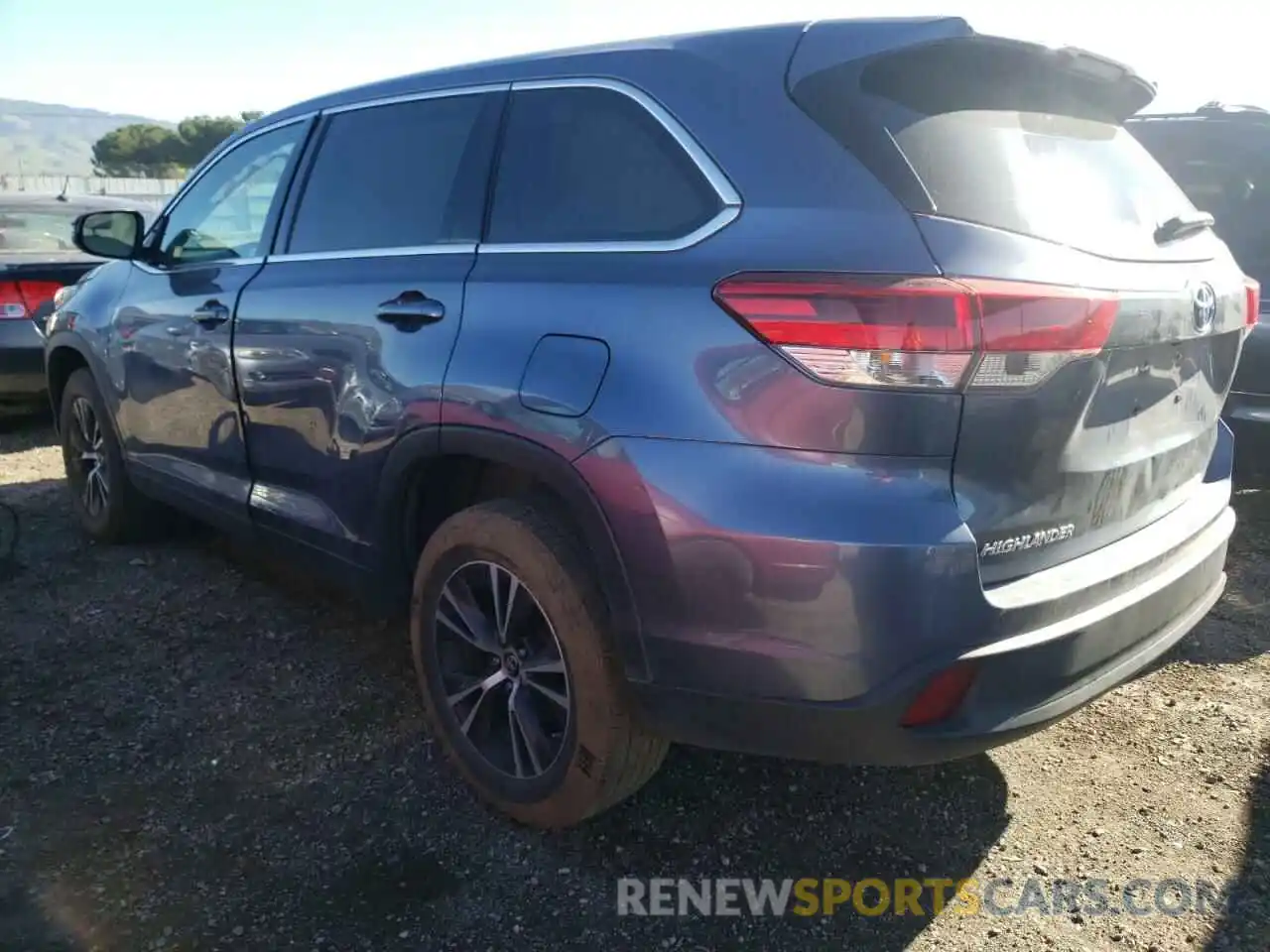 3 Photograph of a damaged car 5TDZZRFH8KS291944 TOYOTA HIGHLANDER 2019