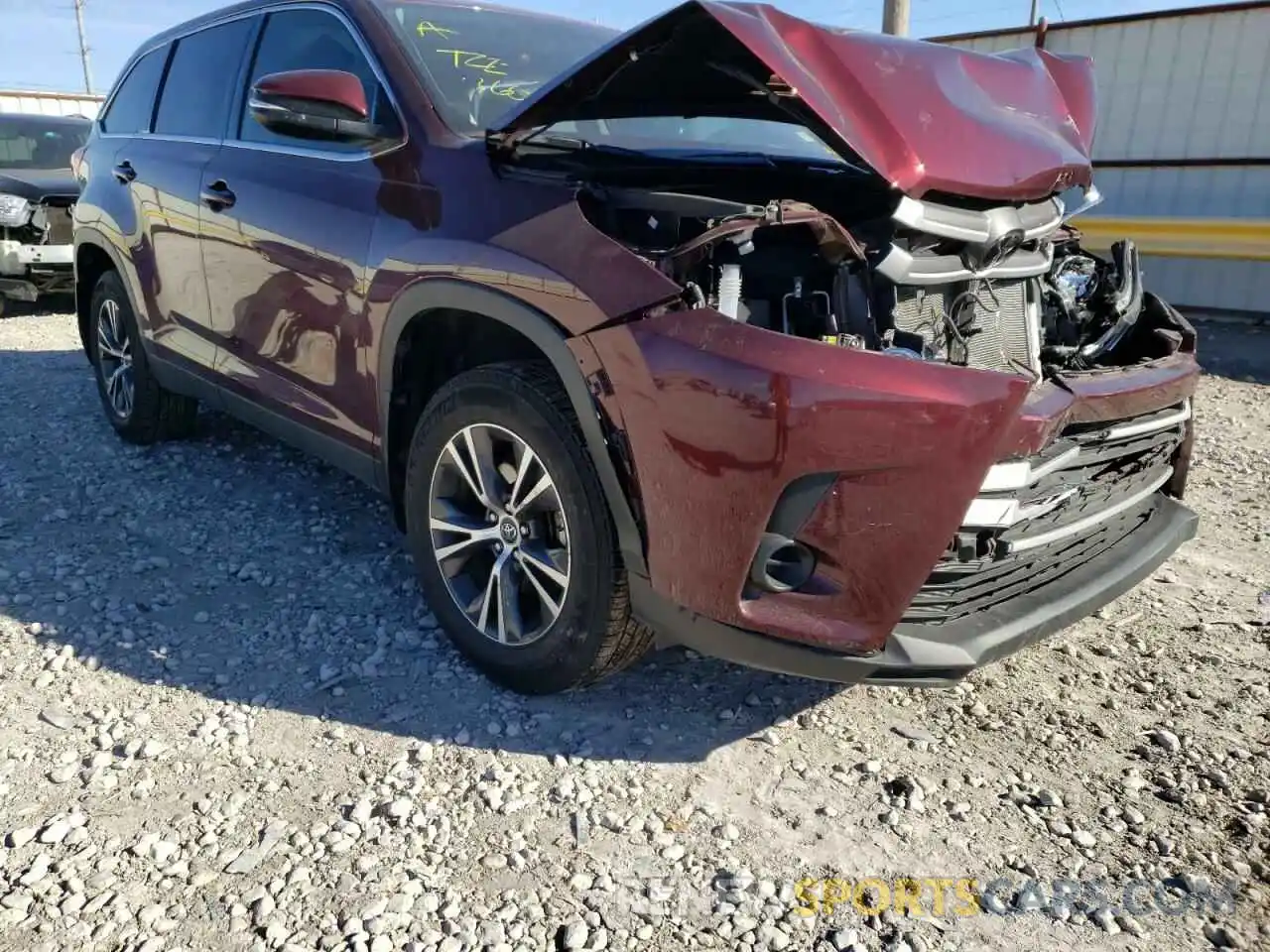 1 Photograph of a damaged car 5TDZZRFH8KS296643 TOYOTA HIGHLANDER 2019