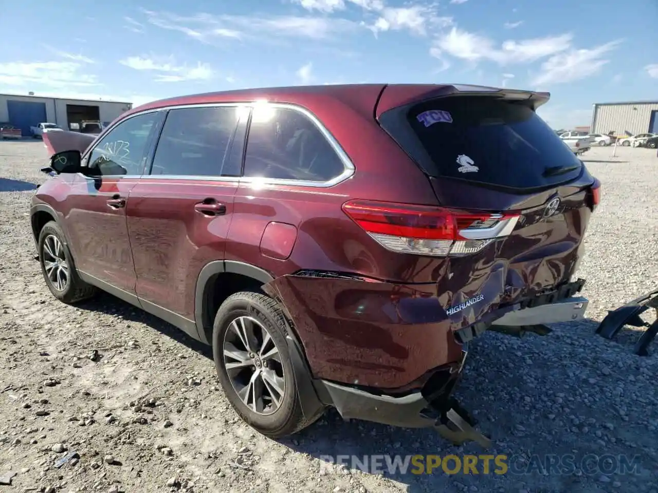 3 Photograph of a damaged car 5TDZZRFH8KS296643 TOYOTA HIGHLANDER 2019