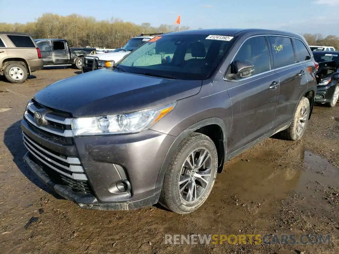 2 Photograph of a damaged car 5TDZZRFH8KS298327 TOYOTA HIGHLANDER 2019