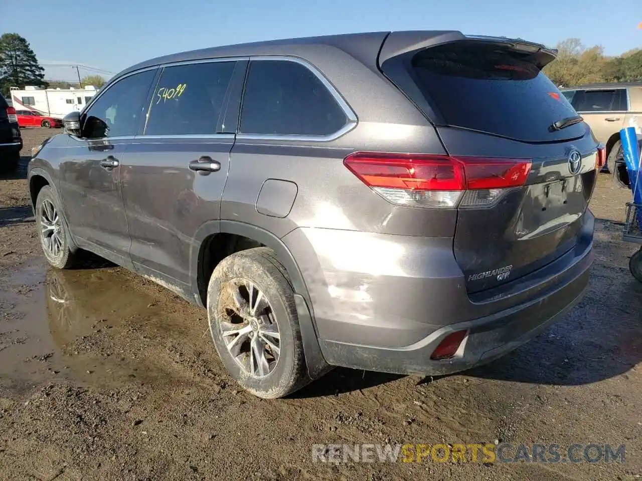 3 Photograph of a damaged car 5TDZZRFH8KS298327 TOYOTA HIGHLANDER 2019