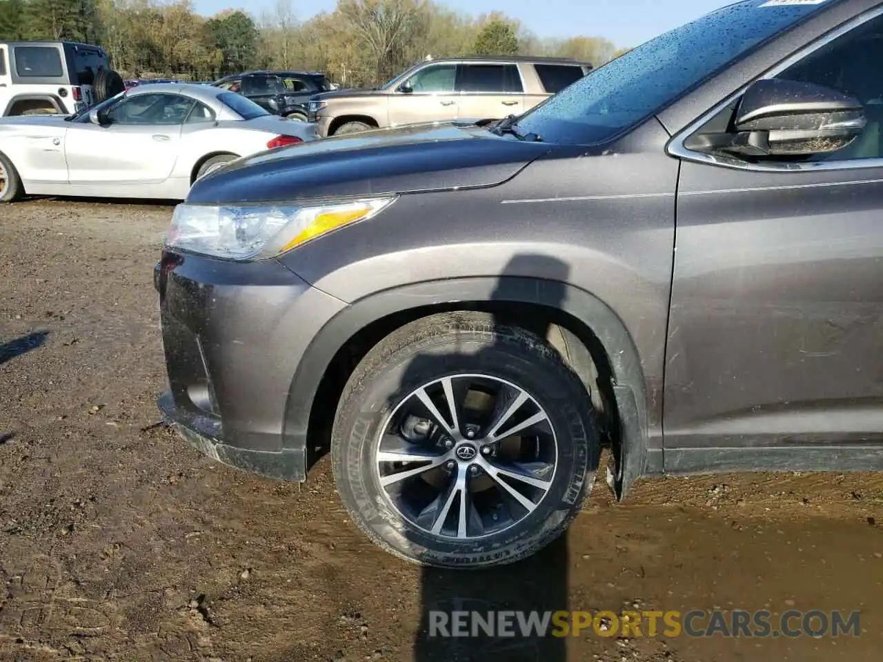 9 Photograph of a damaged car 5TDZZRFH8KS298327 TOYOTA HIGHLANDER 2019