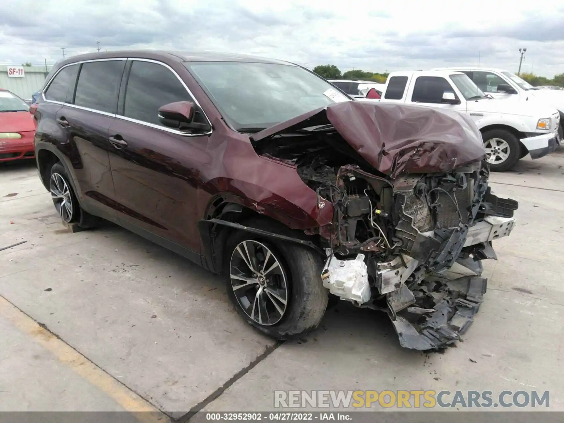 1 Photograph of a damaged car 5TDZZRFH8KS302635 TOYOTA HIGHLANDER 2019