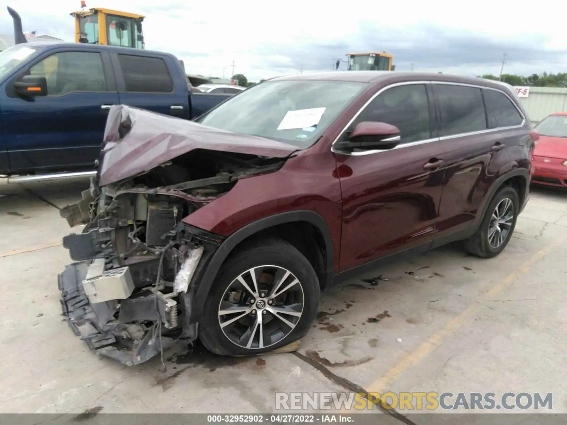 2 Photograph of a damaged car 5TDZZRFH8KS302635 TOYOTA HIGHLANDER 2019