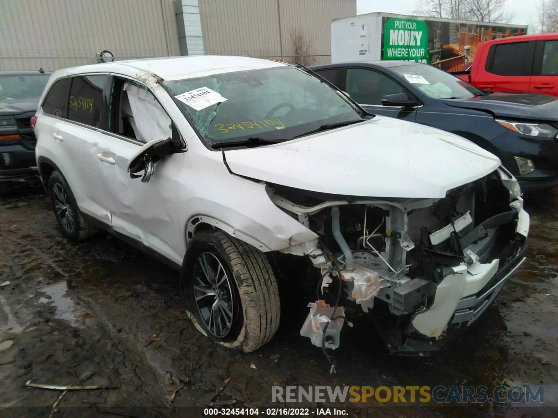 1 Photograph of a damaged car 5TDZZRFH8KS303283 TOYOTA HIGHLANDER 2019