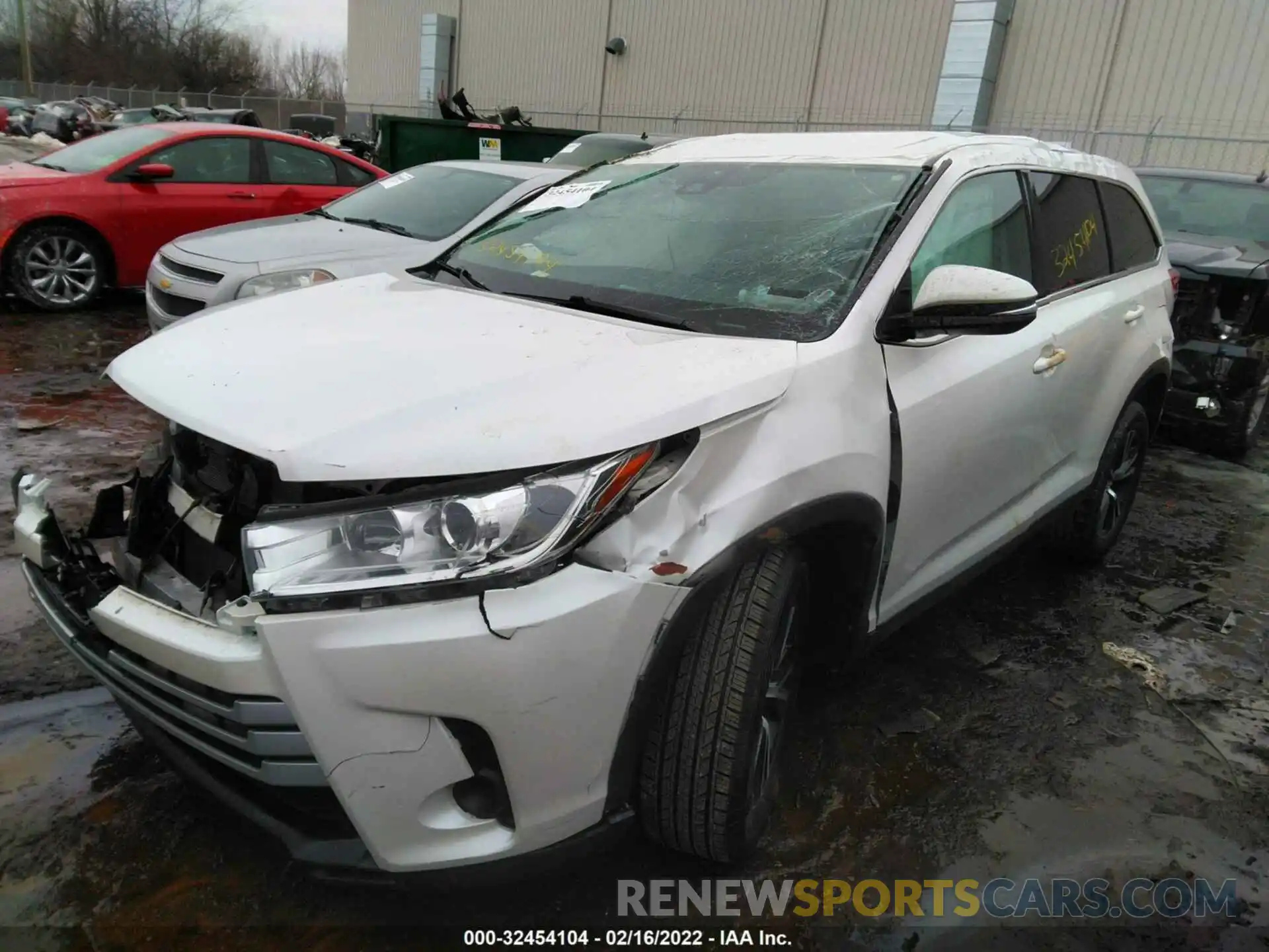 2 Photograph of a damaged car 5TDZZRFH8KS303283 TOYOTA HIGHLANDER 2019