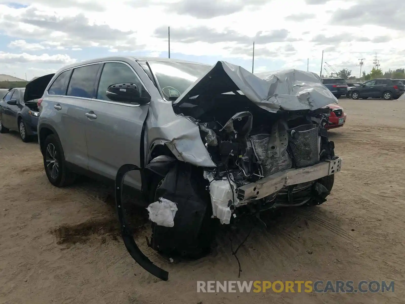 1 Photograph of a damaged car 5TDZZRFH8KS304305 TOYOTA HIGHLANDER 2019