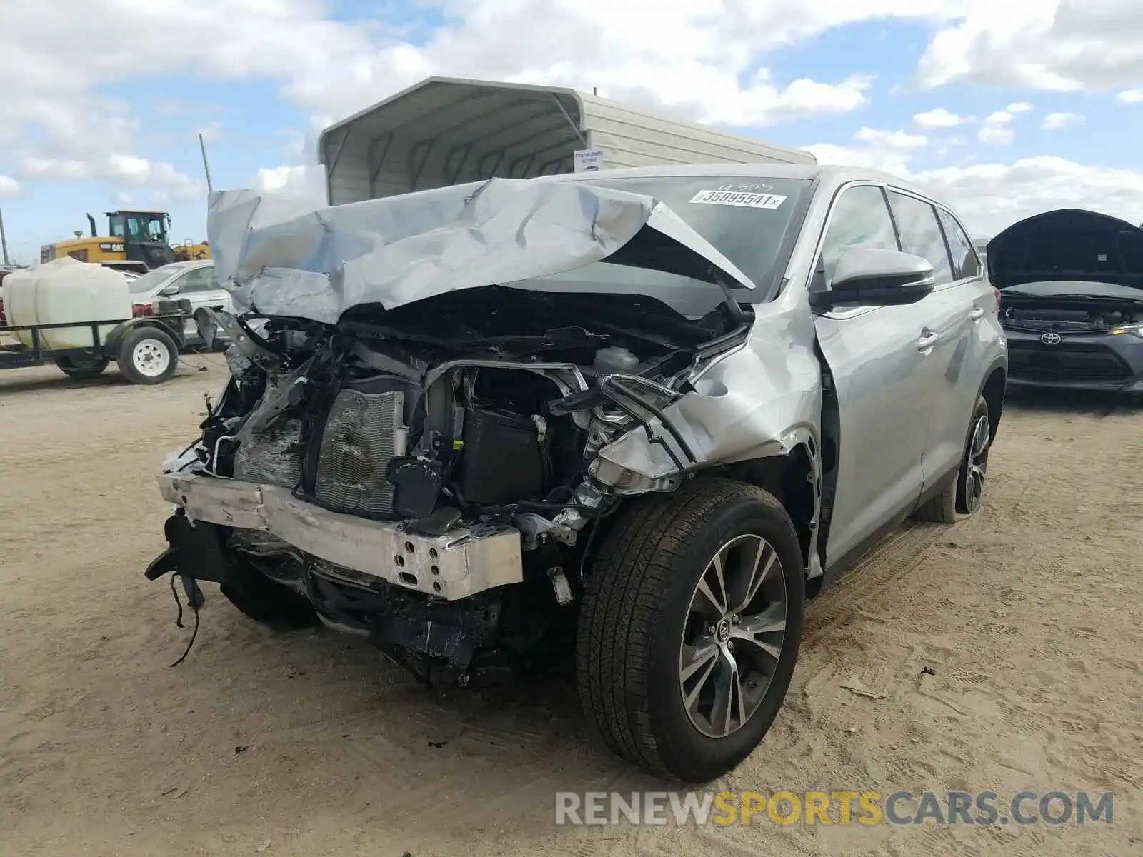 2 Photograph of a damaged car 5TDZZRFH8KS304305 TOYOTA HIGHLANDER 2019