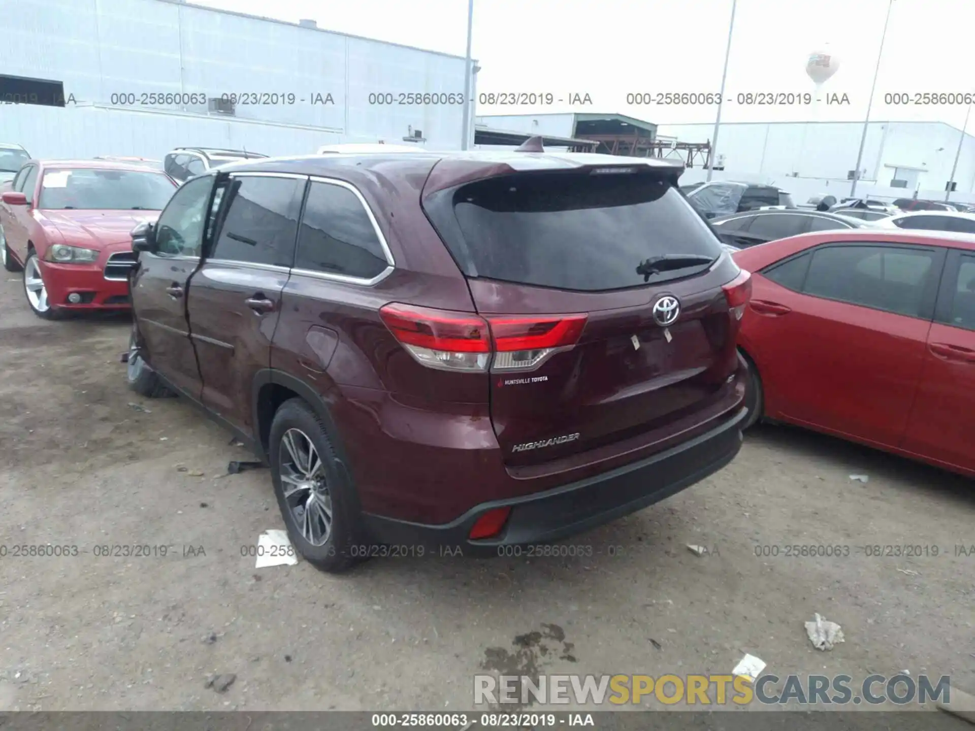 3 Photograph of a damaged car 5TDZZRFH8KS310458 TOYOTA HIGHLANDER 2019