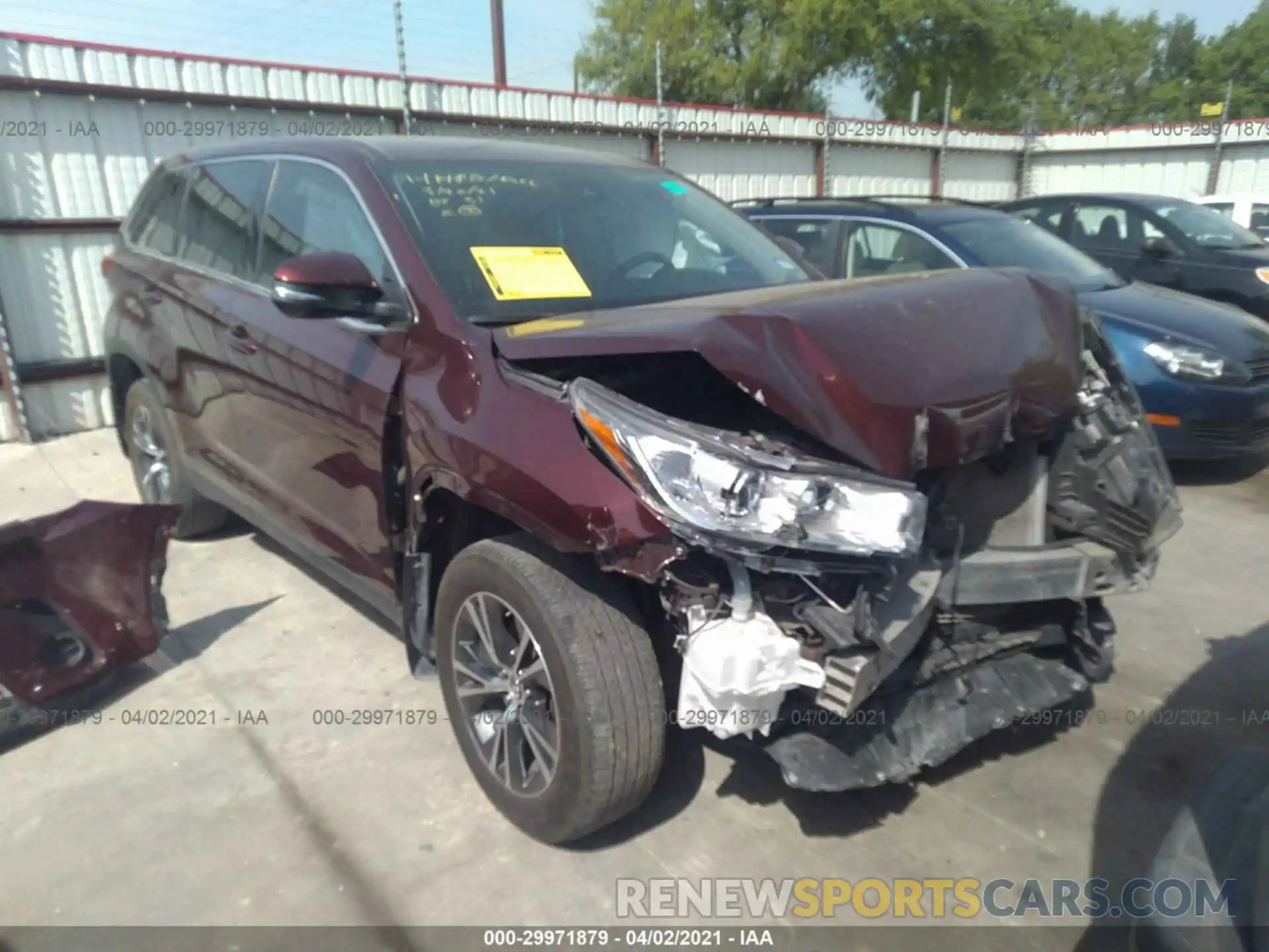 1 Photograph of a damaged car 5TDZZRFH8KS317586 TOYOTA HIGHLANDER 2019