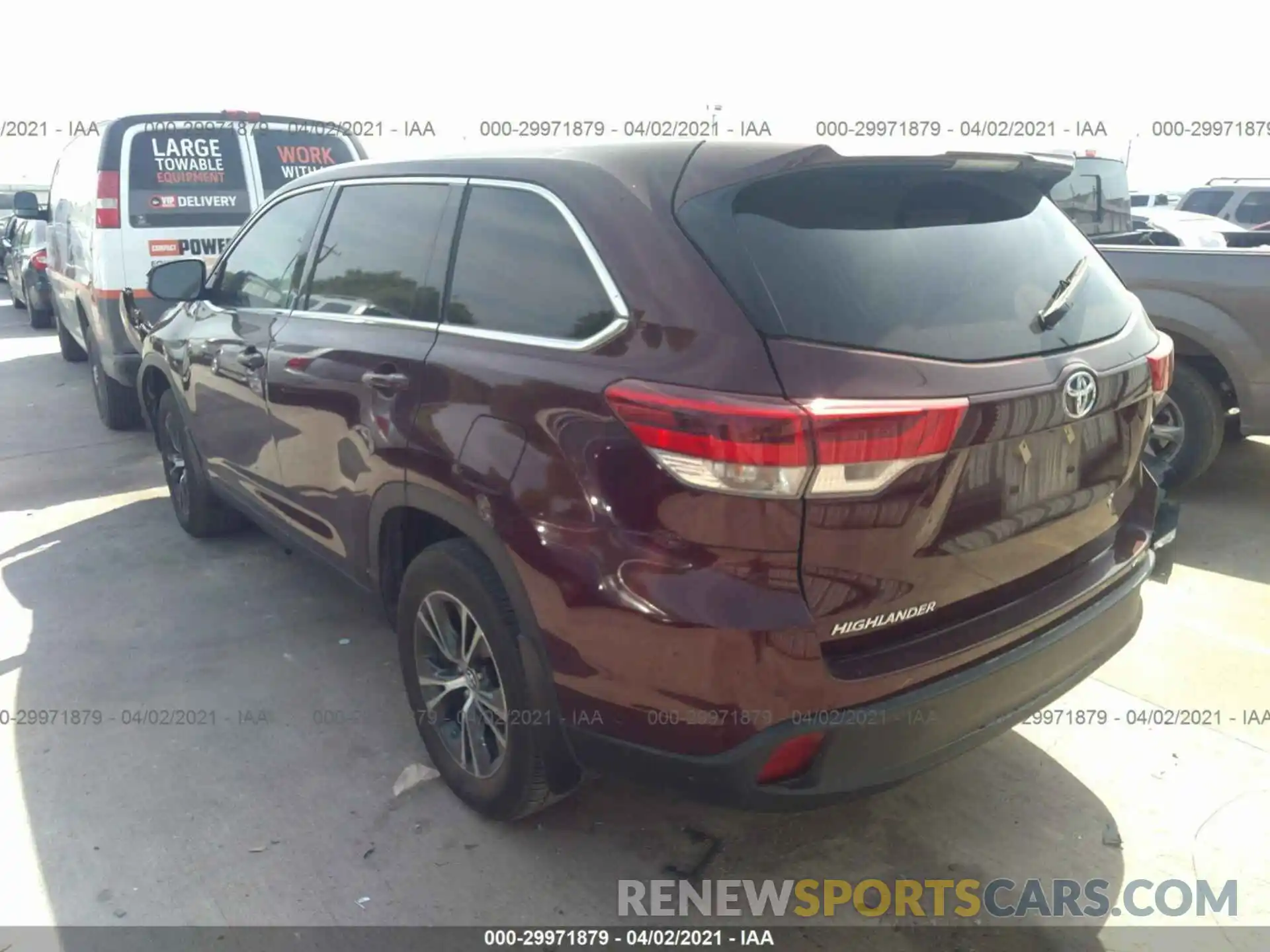 3 Photograph of a damaged car 5TDZZRFH8KS317586 TOYOTA HIGHLANDER 2019