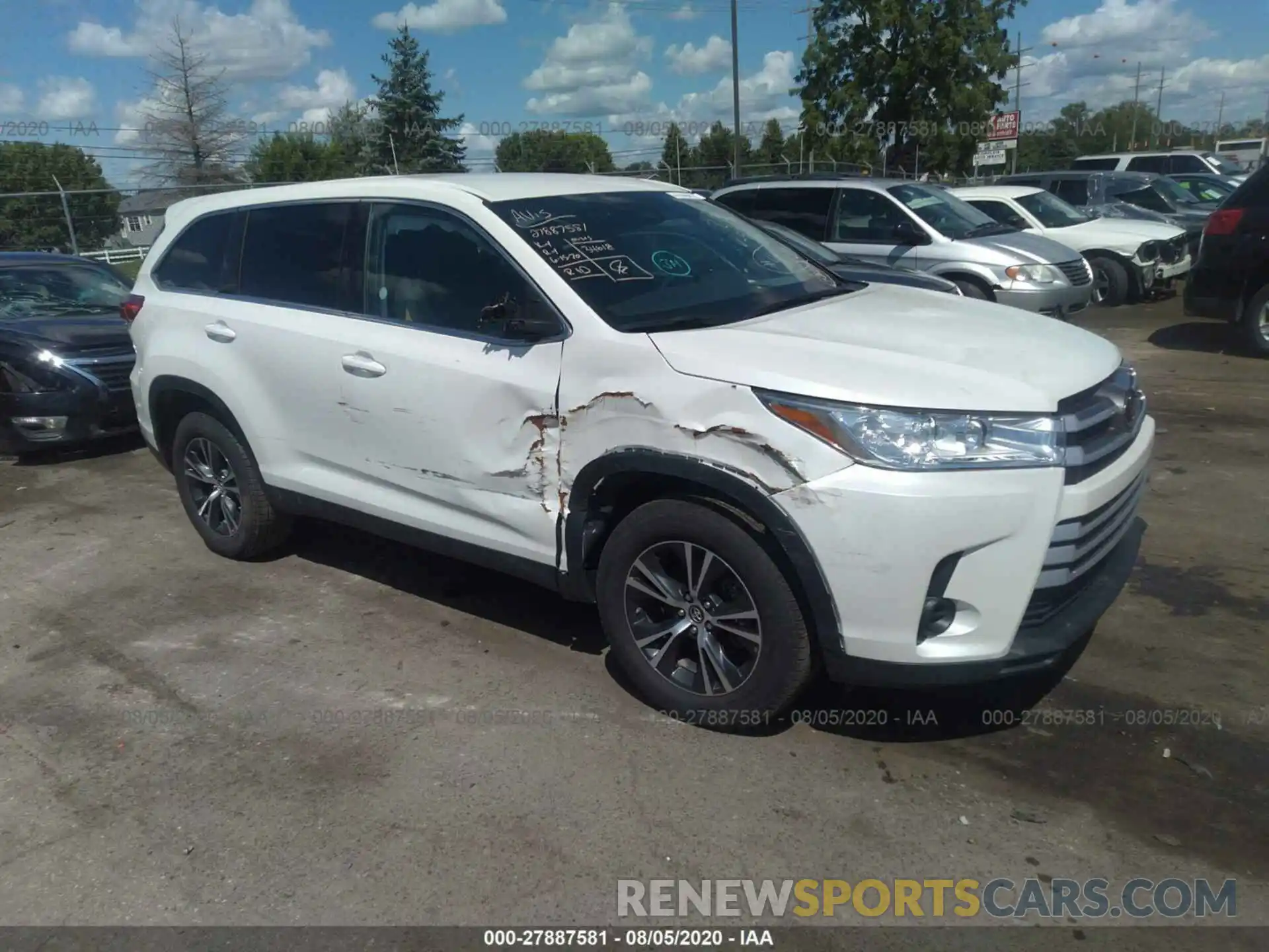 1 Photograph of a damaged car 5TDZZRFH8KS325803 TOYOTA HIGHLANDER 2019