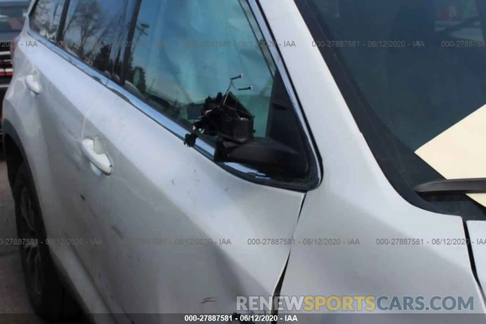 15 Photograph of a damaged car 5TDZZRFH8KS325803 TOYOTA HIGHLANDER 2019