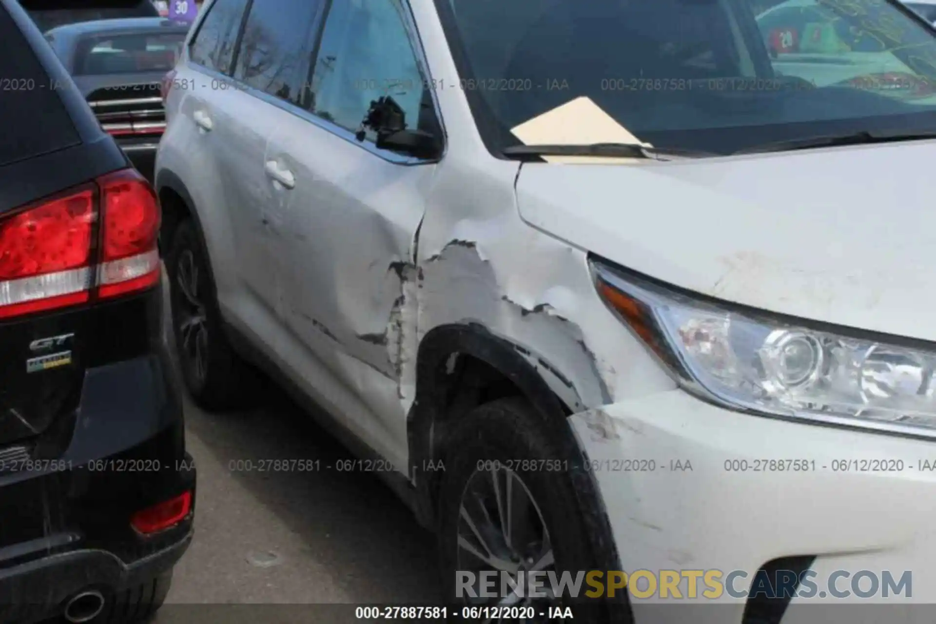 16 Photograph of a damaged car 5TDZZRFH8KS325803 TOYOTA HIGHLANDER 2019