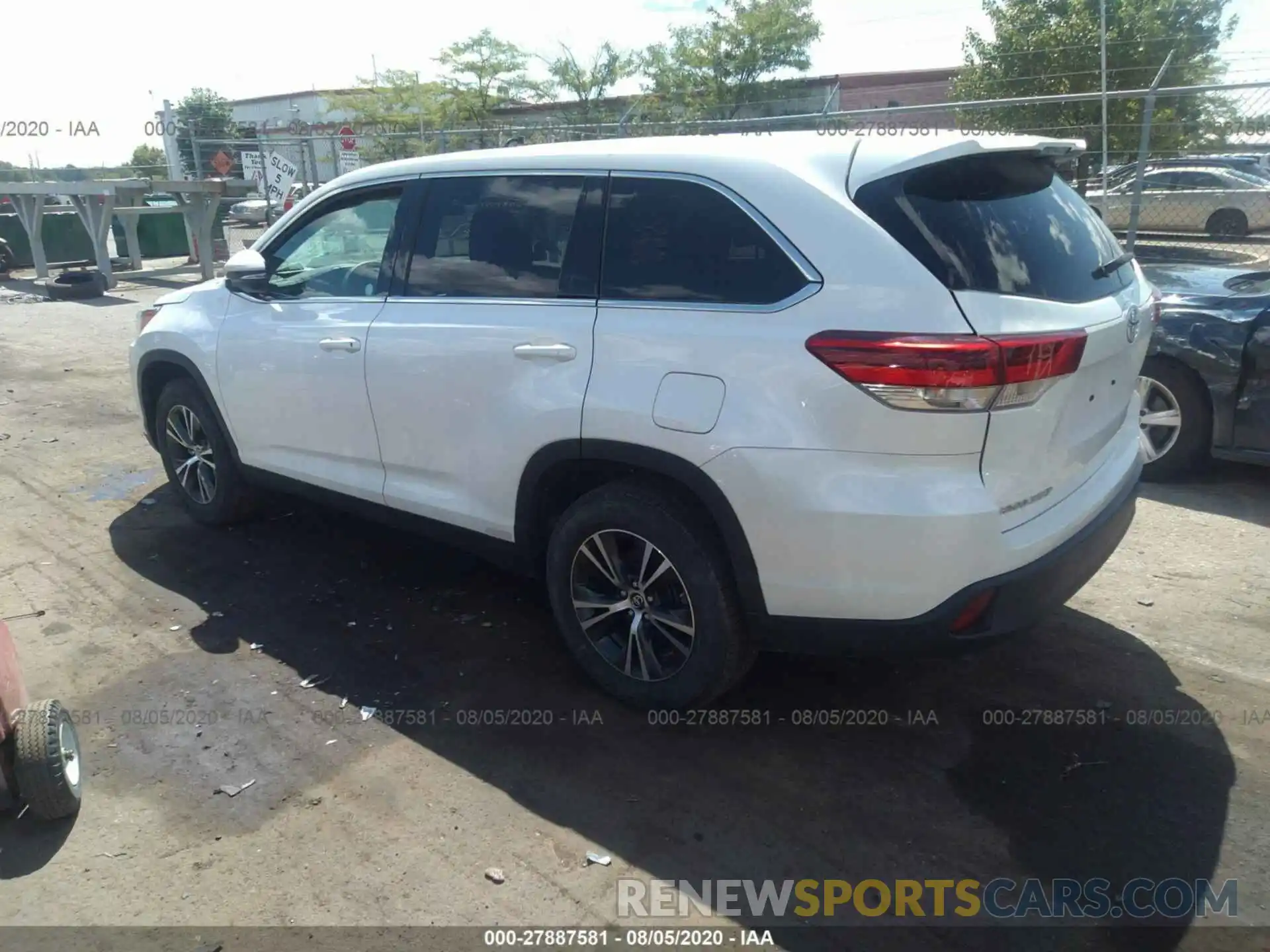 3 Photograph of a damaged car 5TDZZRFH8KS325803 TOYOTA HIGHLANDER 2019