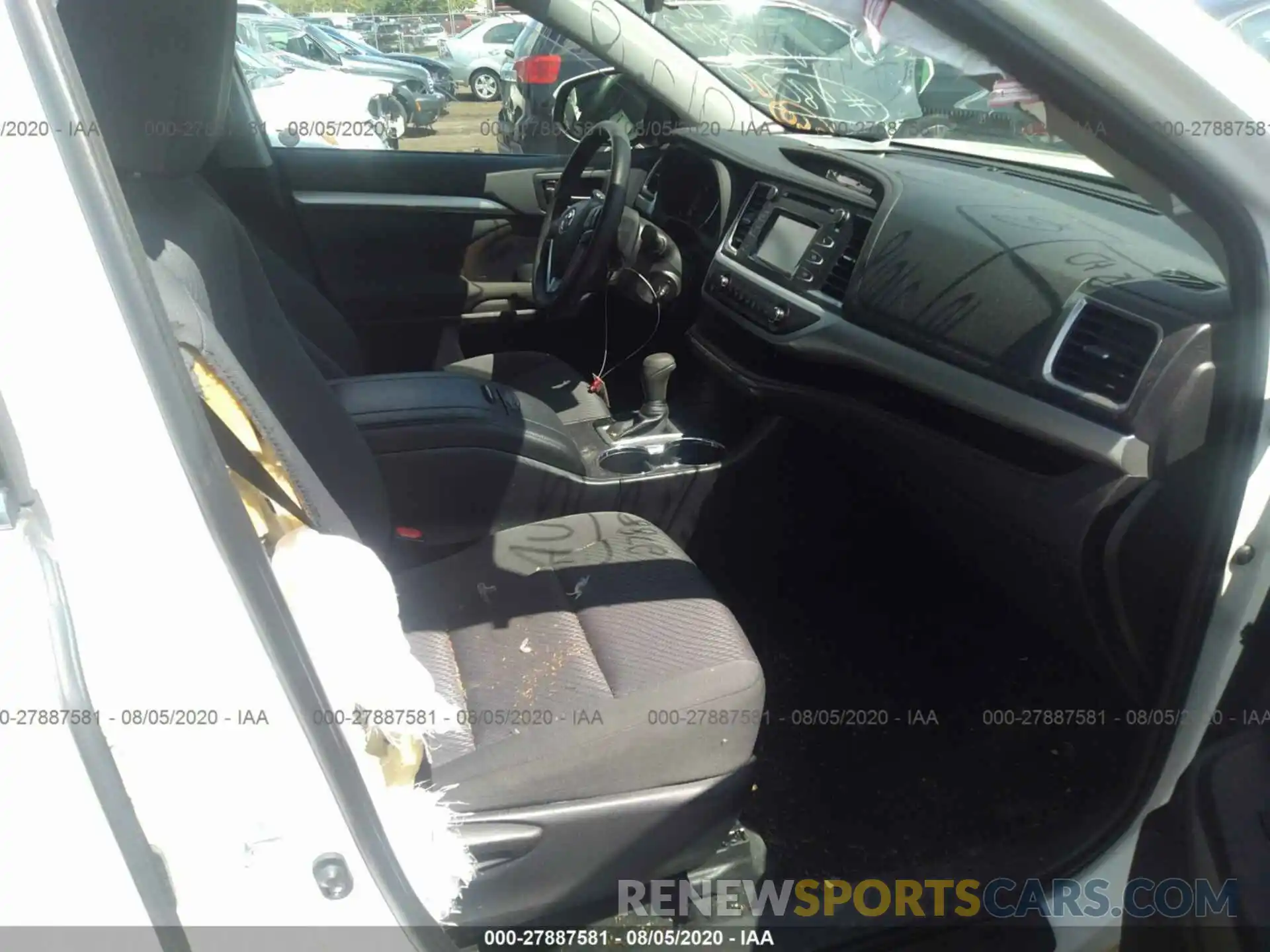 5 Photograph of a damaged car 5TDZZRFH8KS325803 TOYOTA HIGHLANDER 2019