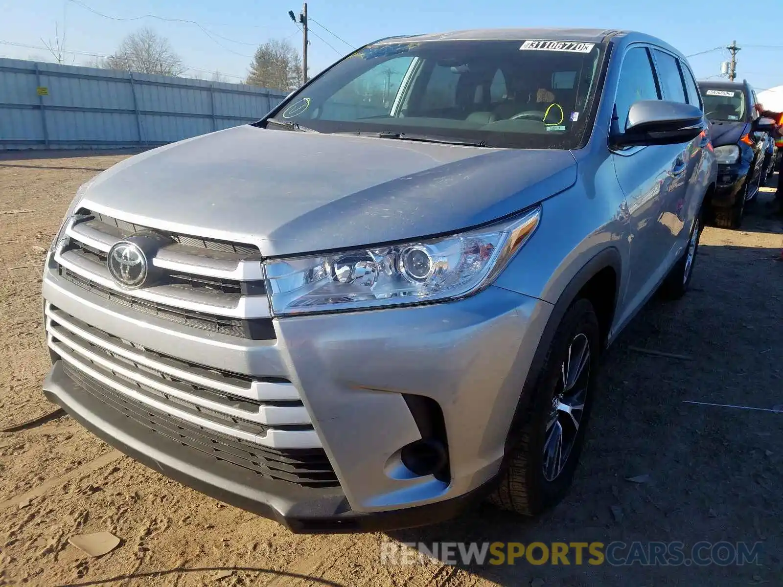 2 Photograph of a damaged car 5TDZZRFH8KS326014 TOYOTA HIGHLANDER 2019