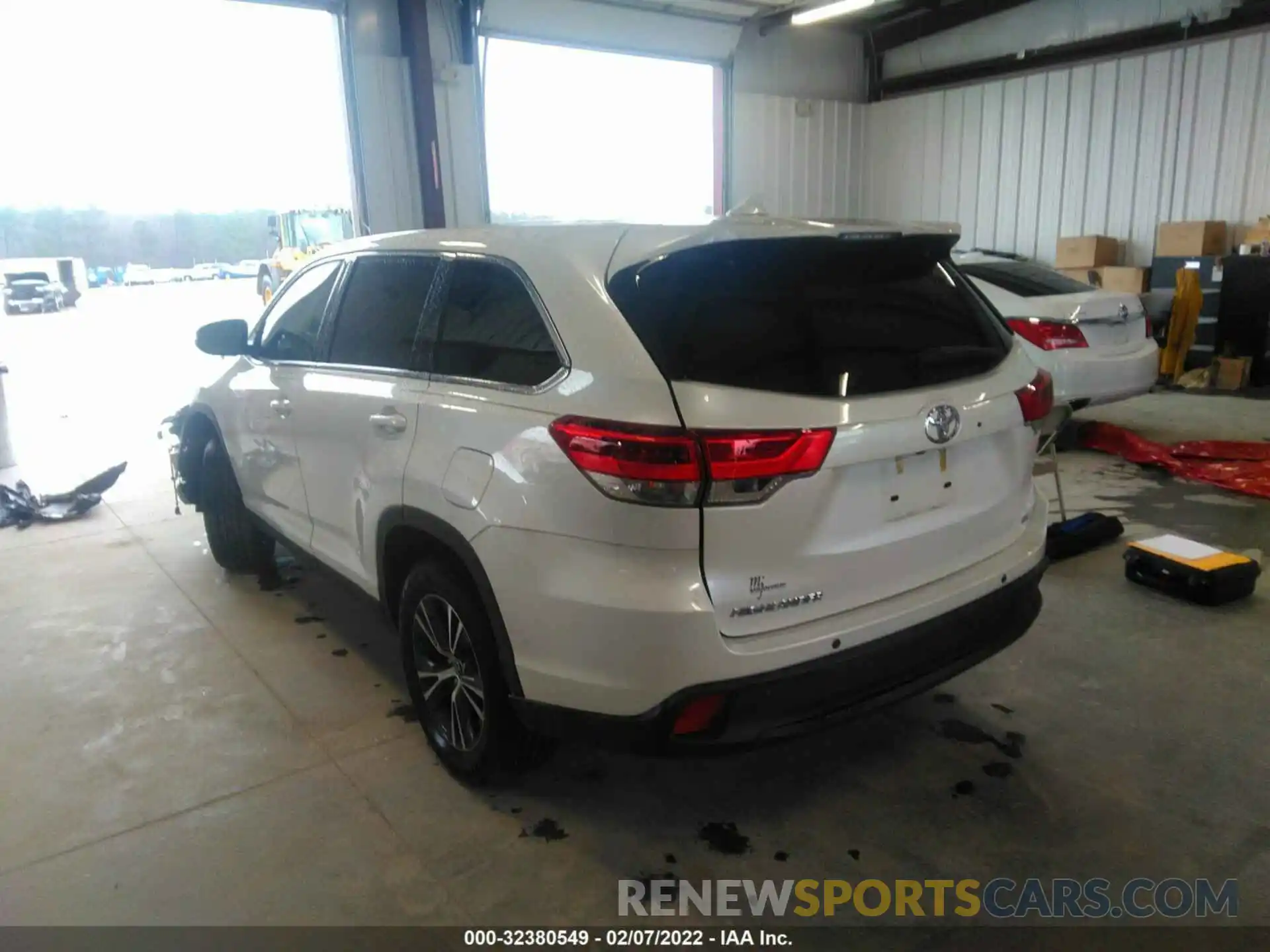 3 Photograph of a damaged car 5TDZZRFH8KS326787 TOYOTA HIGHLANDER 2019