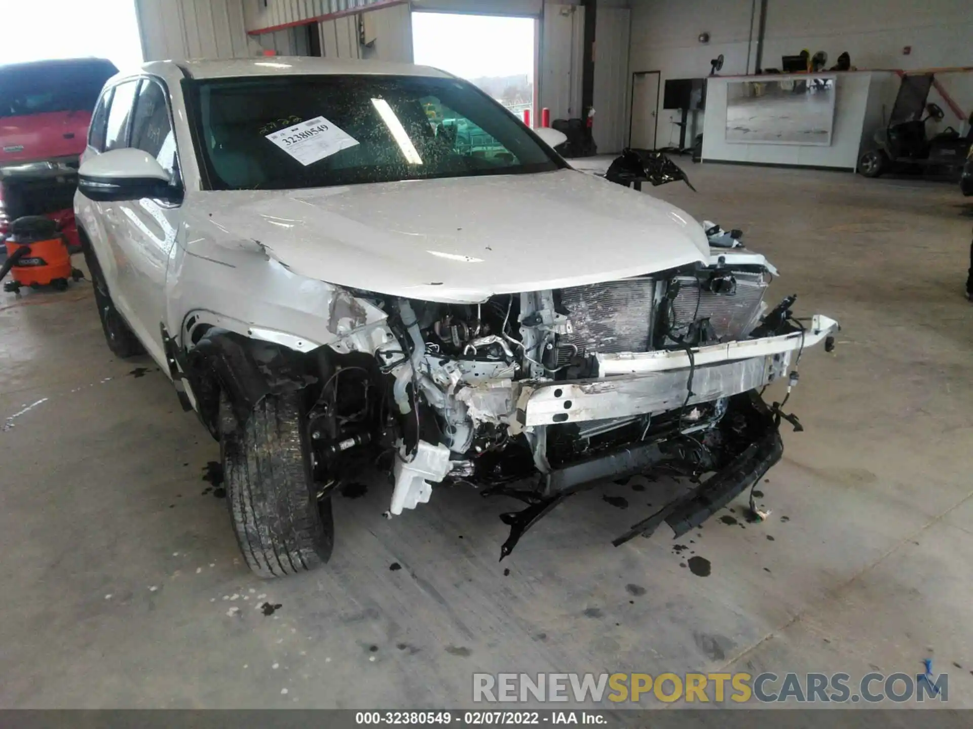 6 Photograph of a damaged car 5TDZZRFH8KS326787 TOYOTA HIGHLANDER 2019