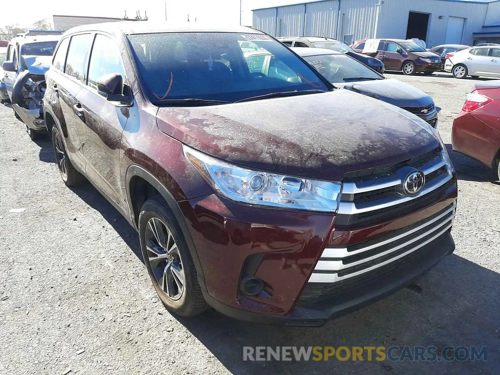 1 Photograph of a damaged car 5TDZZRFH8KS329866 TOYOTA HIGHLANDER 2019