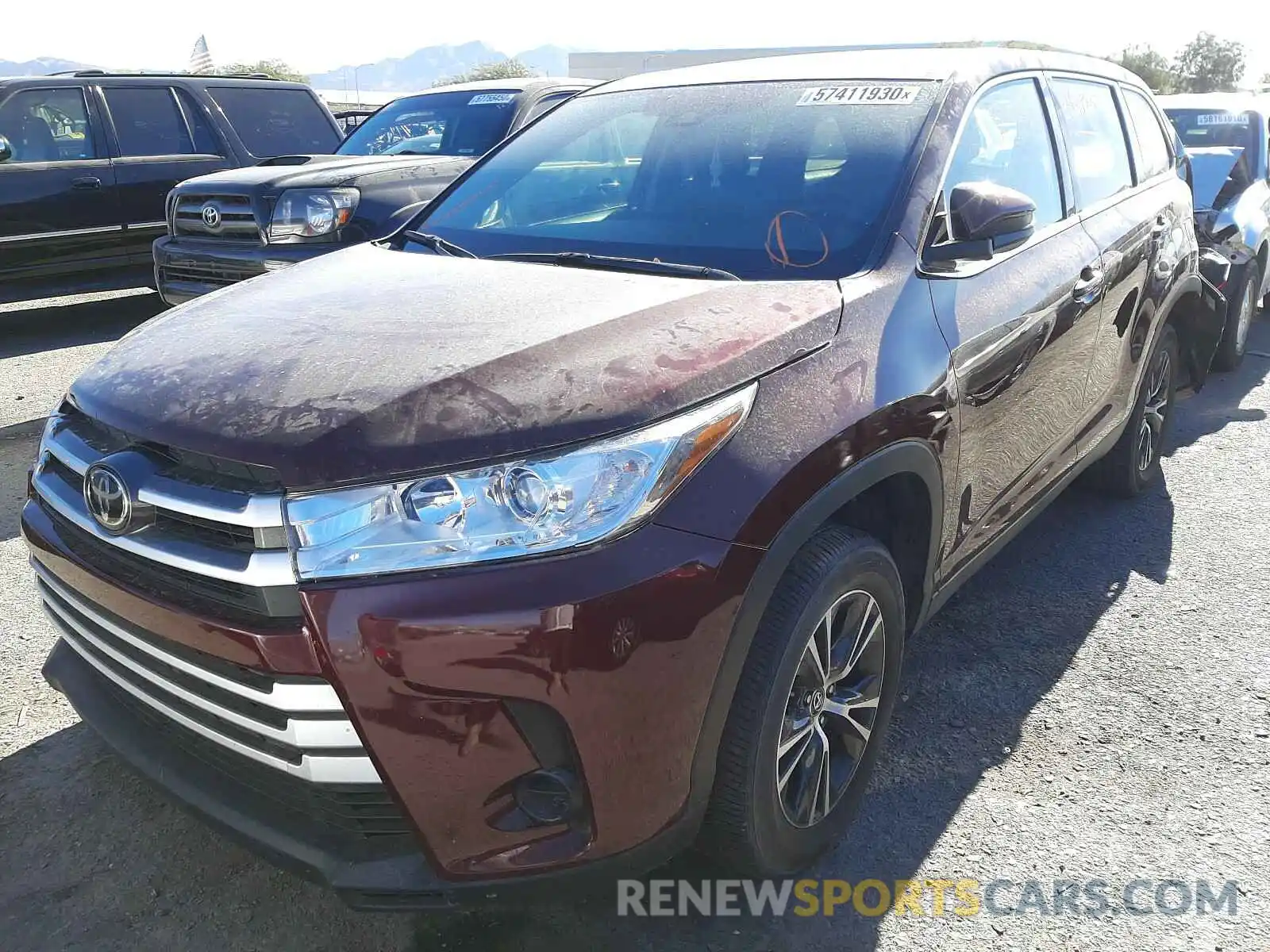 2 Photograph of a damaged car 5TDZZRFH8KS329866 TOYOTA HIGHLANDER 2019