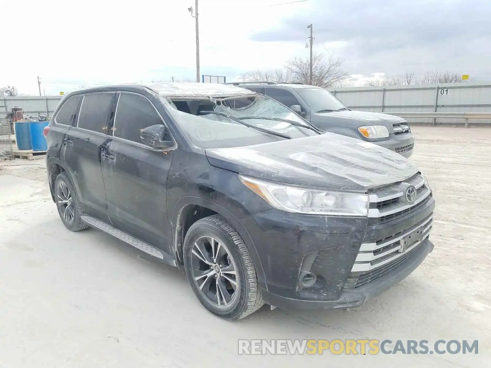 1 Photograph of a damaged car 5TDZZRFH8KS332296 TOYOTA HIGHLANDER 2019