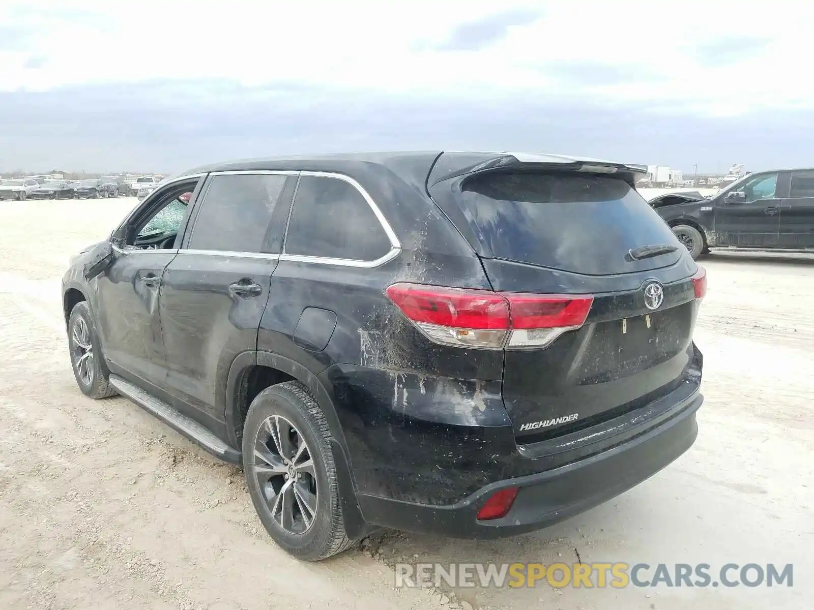 3 Photograph of a damaged car 5TDZZRFH8KS332296 TOYOTA HIGHLANDER 2019