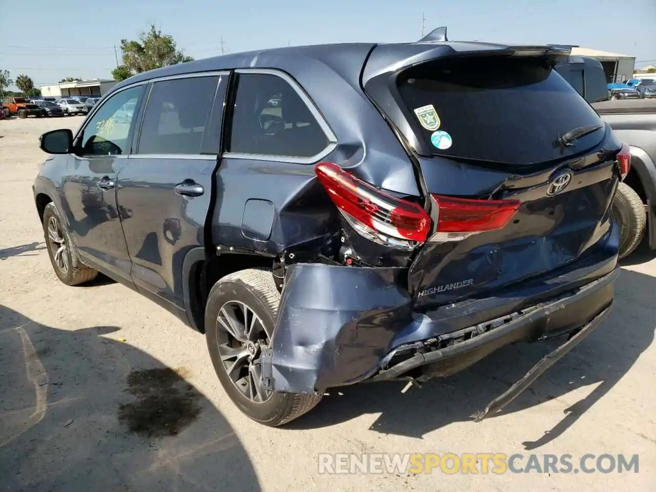 3 Photograph of a damaged car 5TDZZRFH8KS334095 TOYOTA HIGHLANDER 2019