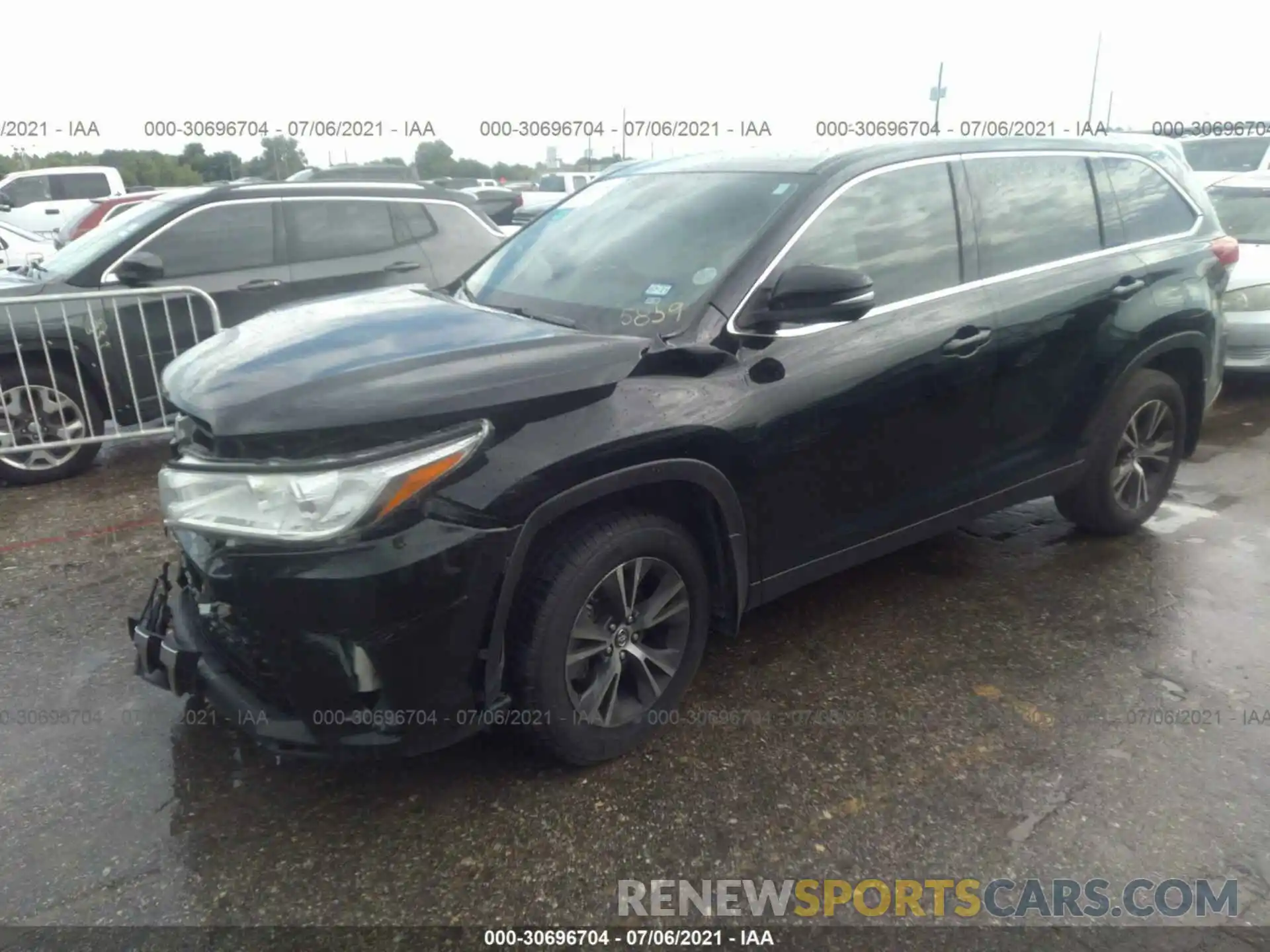 2 Photograph of a damaged car 5TDZZRFH8KS335859 TOYOTA HIGHLANDER 2019