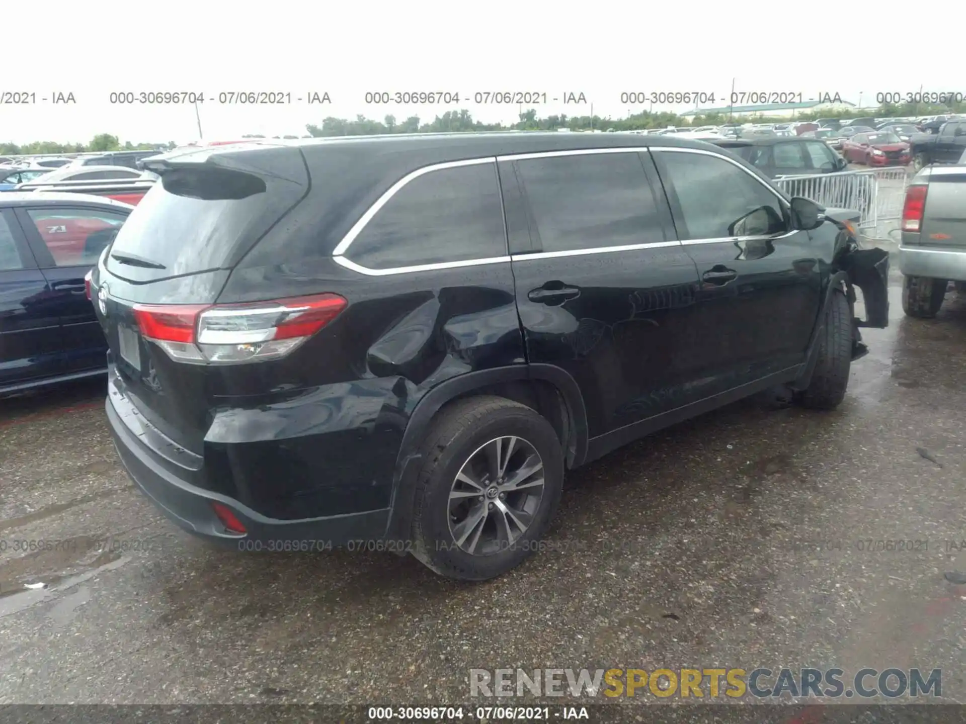 4 Photograph of a damaged car 5TDZZRFH8KS335859 TOYOTA HIGHLANDER 2019