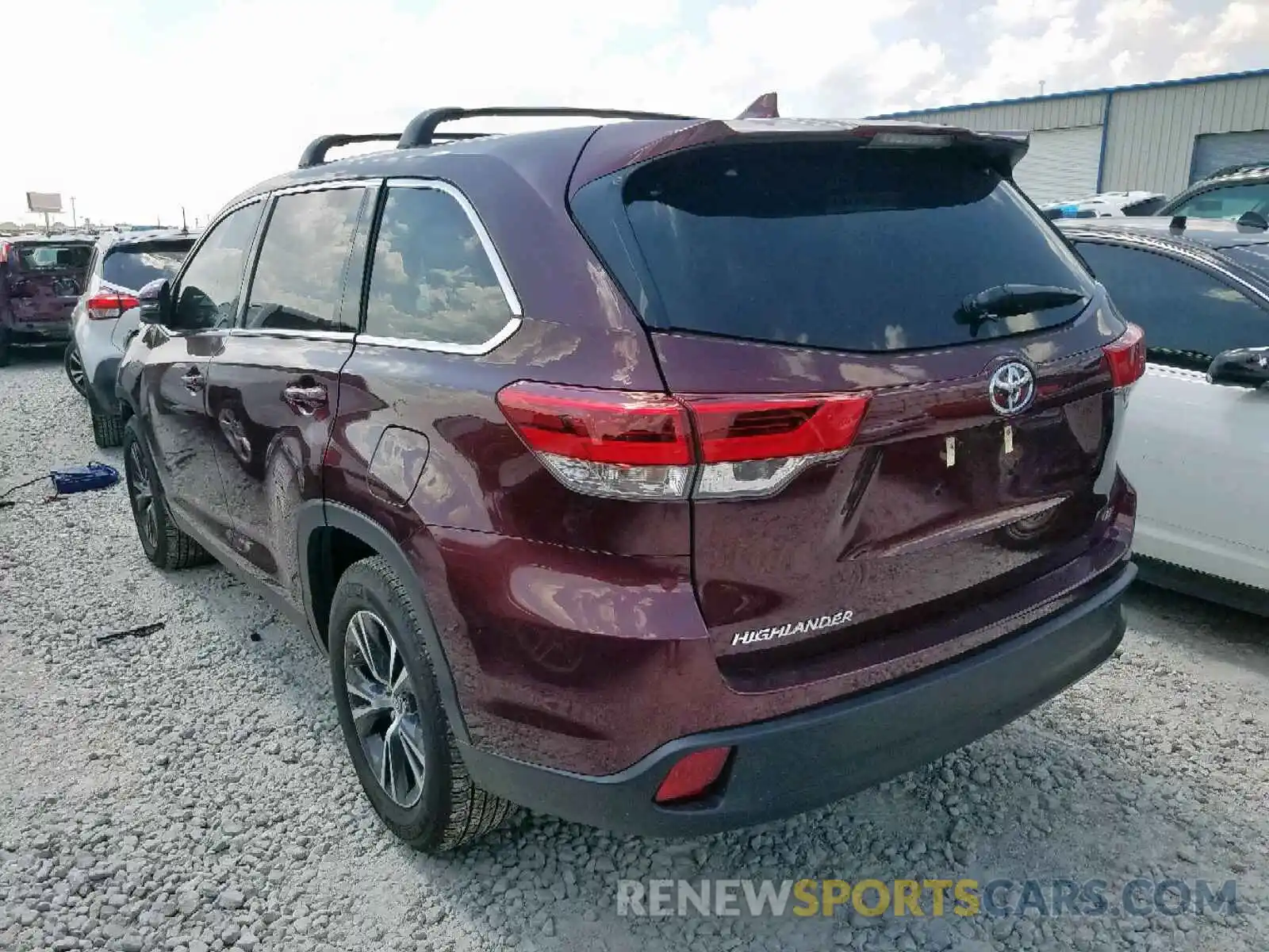 3 Photograph of a damaged car 5TDZZRFH8KS336168 TOYOTA HIGHLANDER 2019