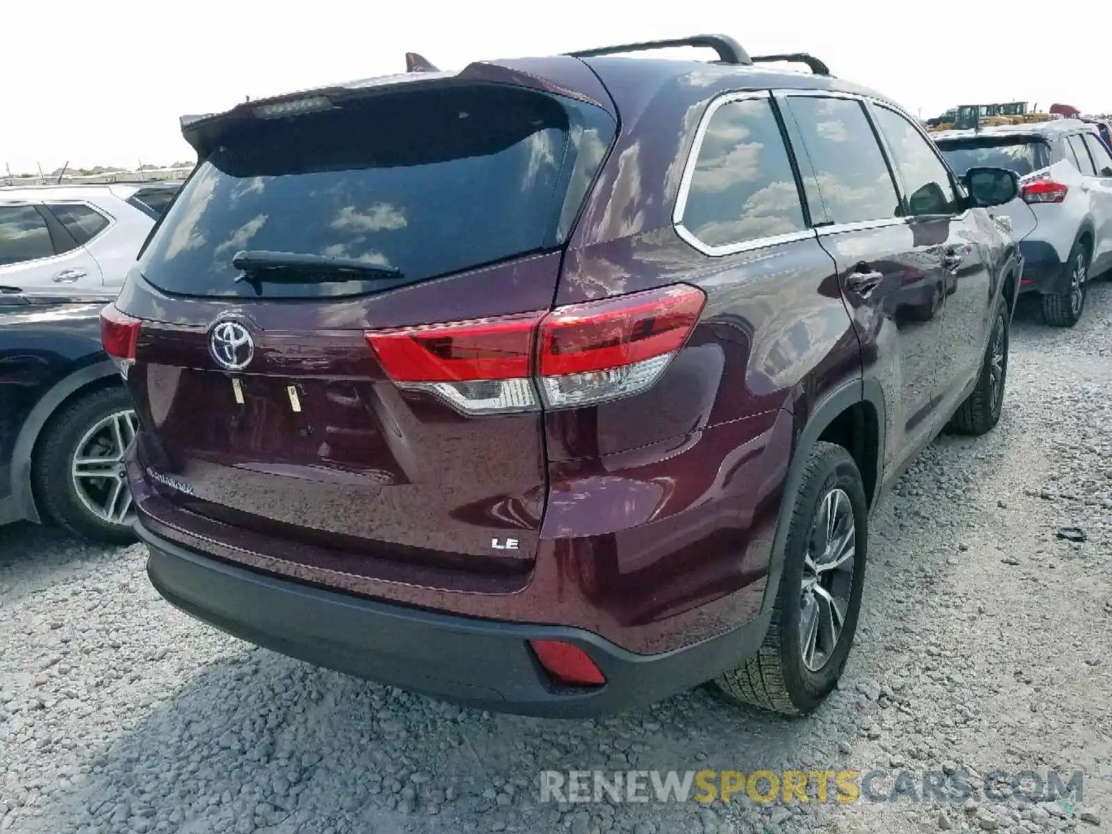 4 Photograph of a damaged car 5TDZZRFH8KS336168 TOYOTA HIGHLANDER 2019