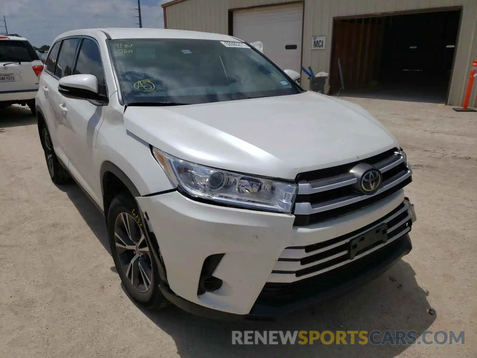 1 Фотография поврежденного автомобиля 5TDZZRFH8KS336624 TOYOTA HIGHLANDER 2019