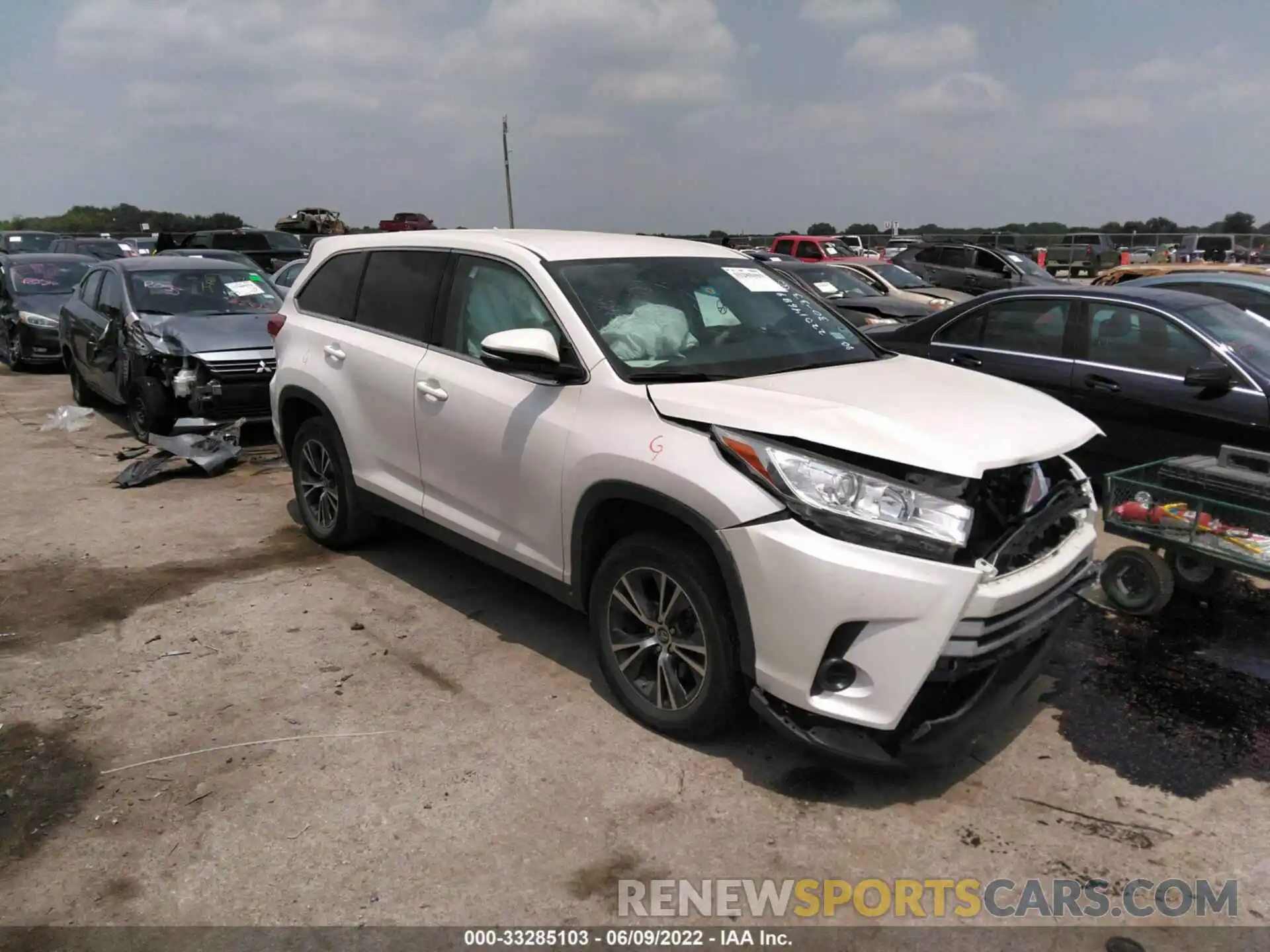 1 Photograph of a damaged car 5TDZZRFH8KS342729 TOYOTA HIGHLANDER 2019