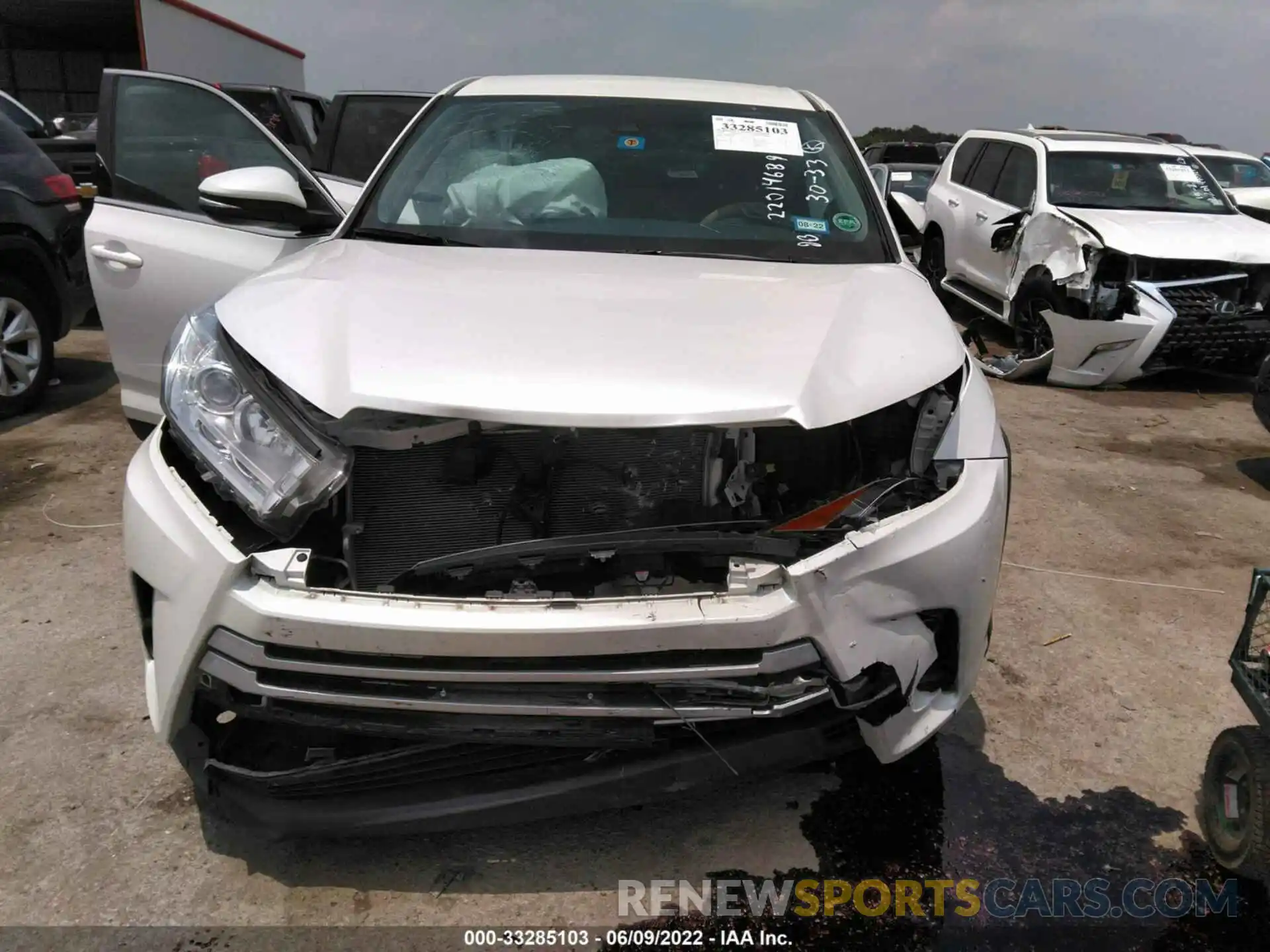 6 Photograph of a damaged car 5TDZZRFH8KS342729 TOYOTA HIGHLANDER 2019