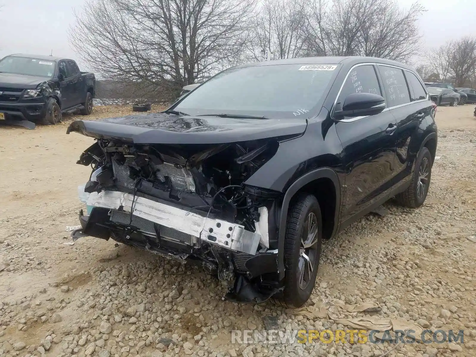 2 Photograph of a damaged car 5TDZZRFH8KS347669 TOYOTA HIGHLANDER 2019