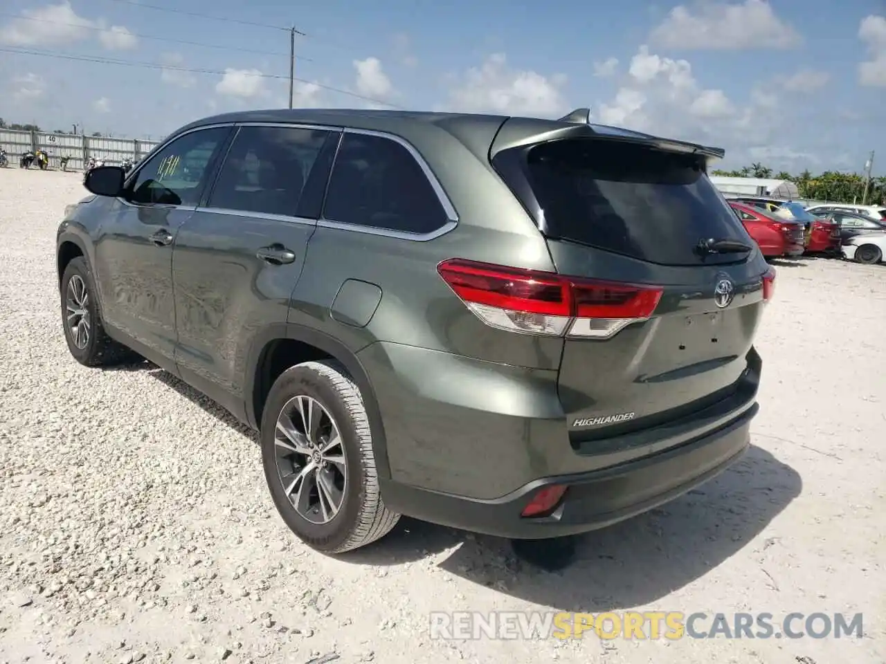 3 Photograph of a damaged car 5TDZZRFH8KS347848 TOYOTA HIGHLANDER 2019