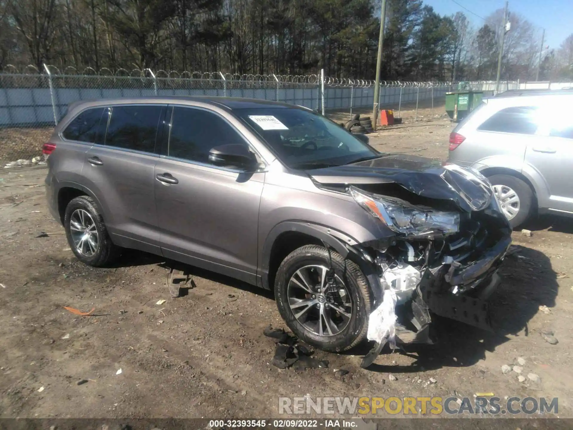 1 Photograph of a damaged car 5TDZZRFH8KS349406 TOYOTA HIGHLANDER 2019