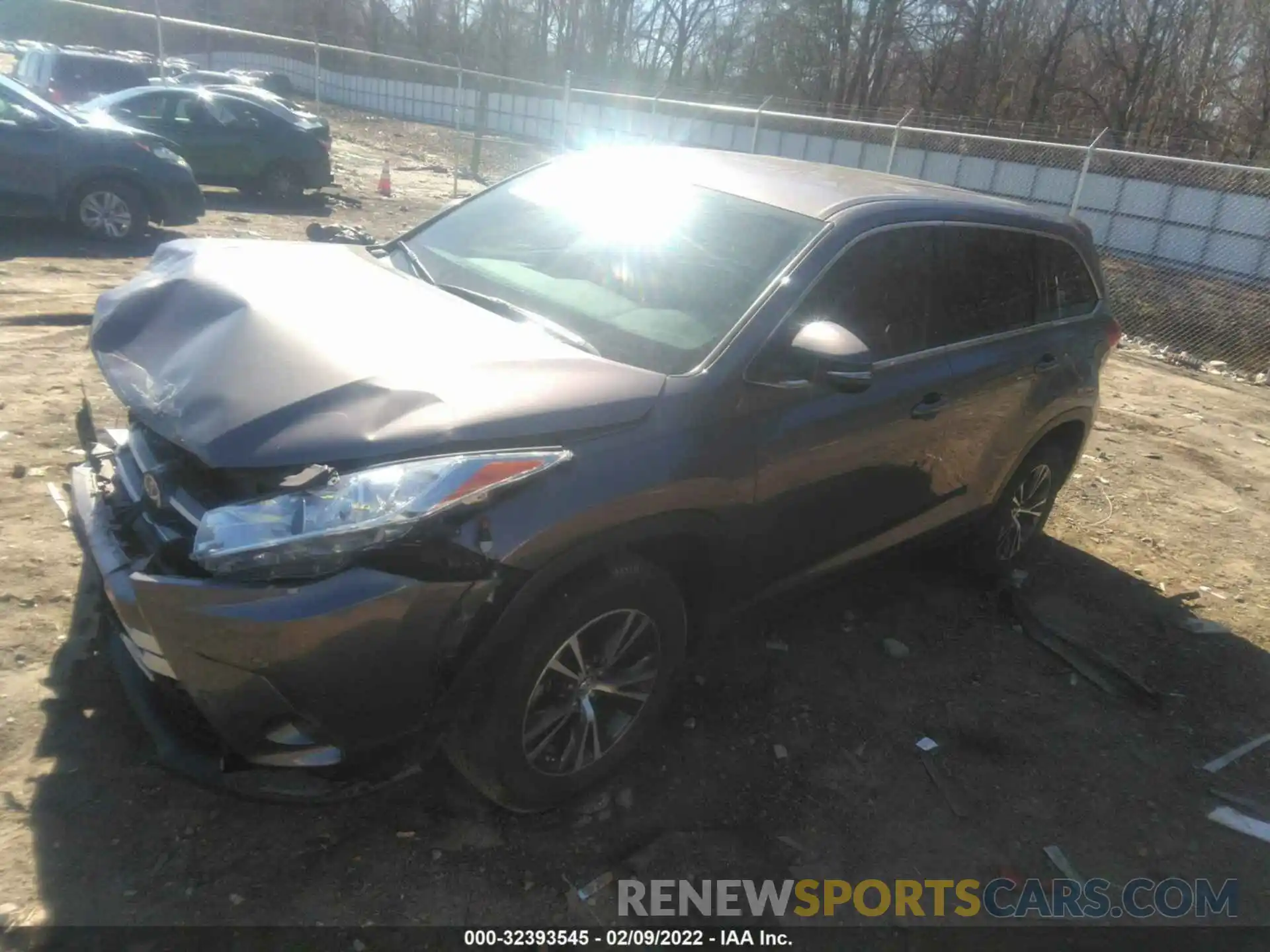 2 Photograph of a damaged car 5TDZZRFH8KS349406 TOYOTA HIGHLANDER 2019