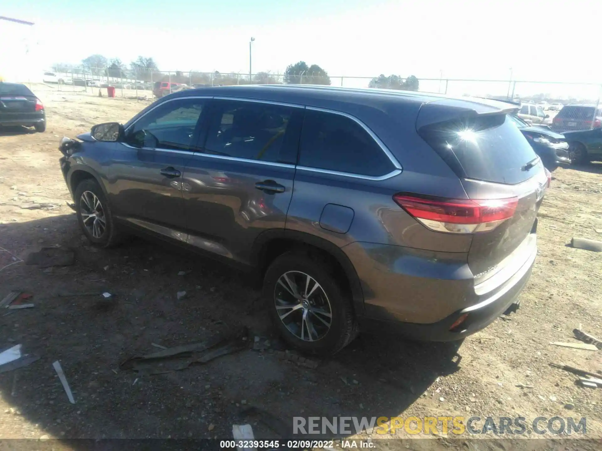 3 Photograph of a damaged car 5TDZZRFH8KS349406 TOYOTA HIGHLANDER 2019