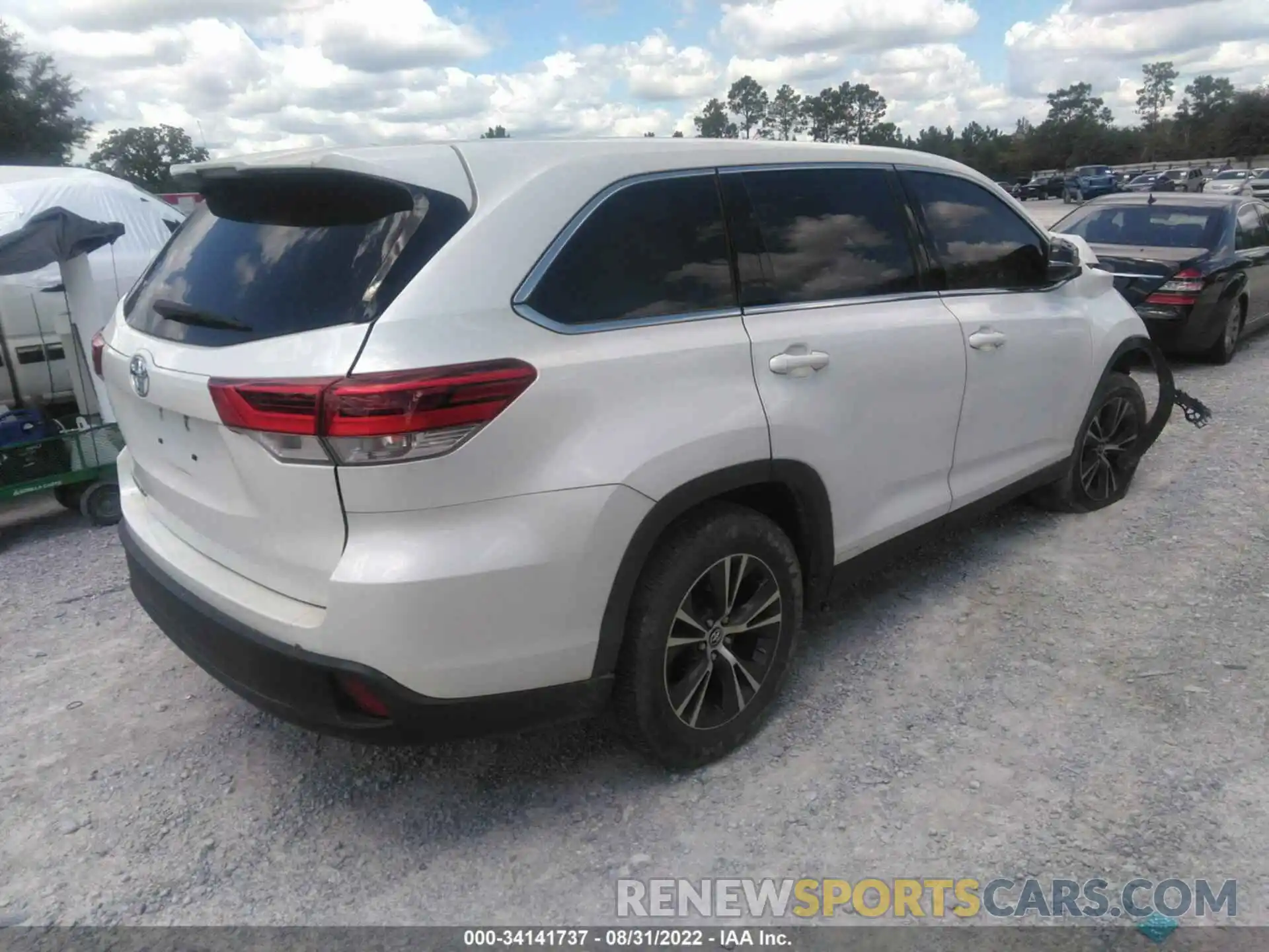 4 Photograph of a damaged car 5TDZZRFH8KS351284 TOYOTA HIGHLANDER 2019