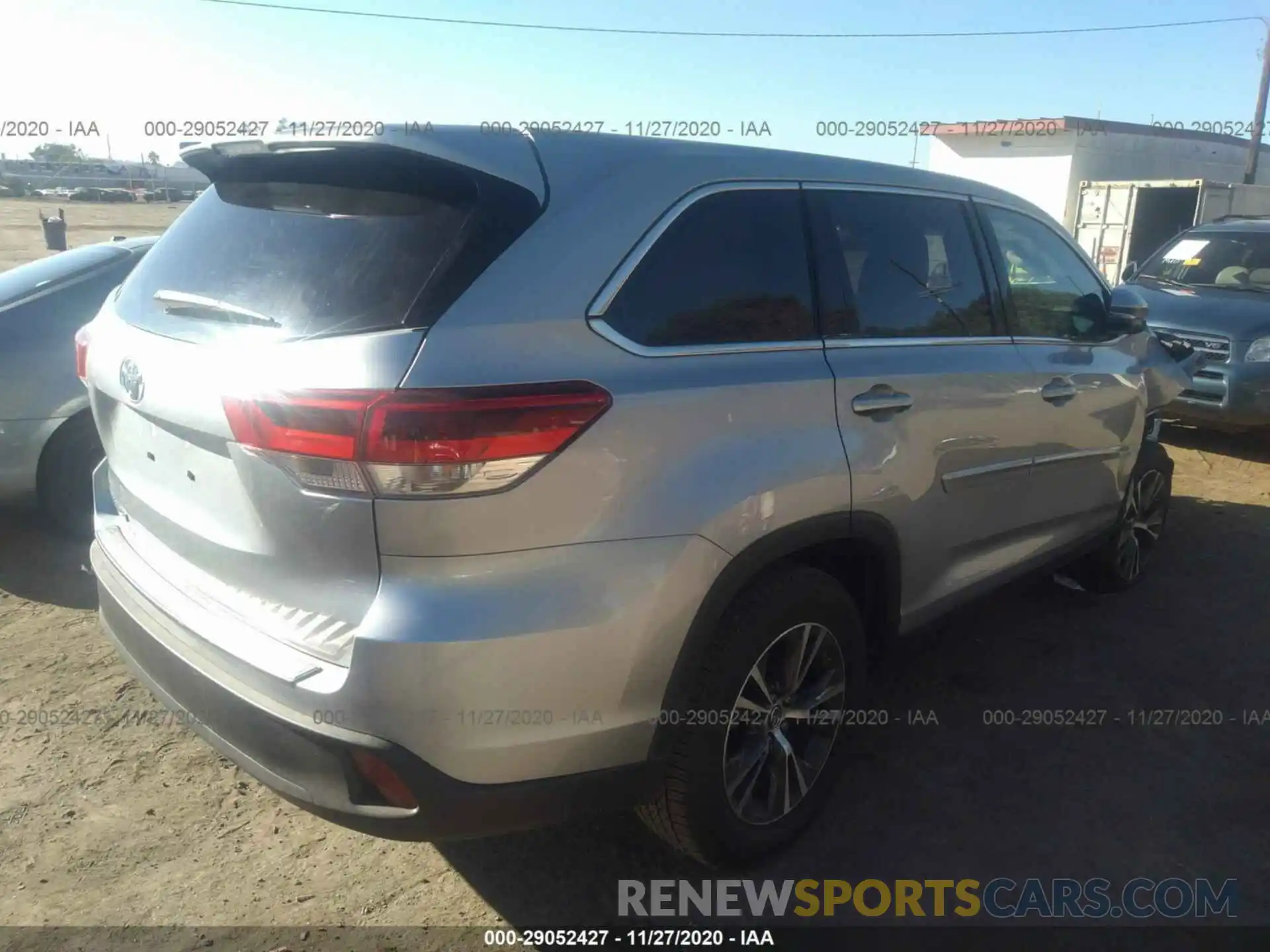 4 Photograph of a damaged car 5TDZZRFH8KS354847 TOYOTA HIGHLANDER 2019