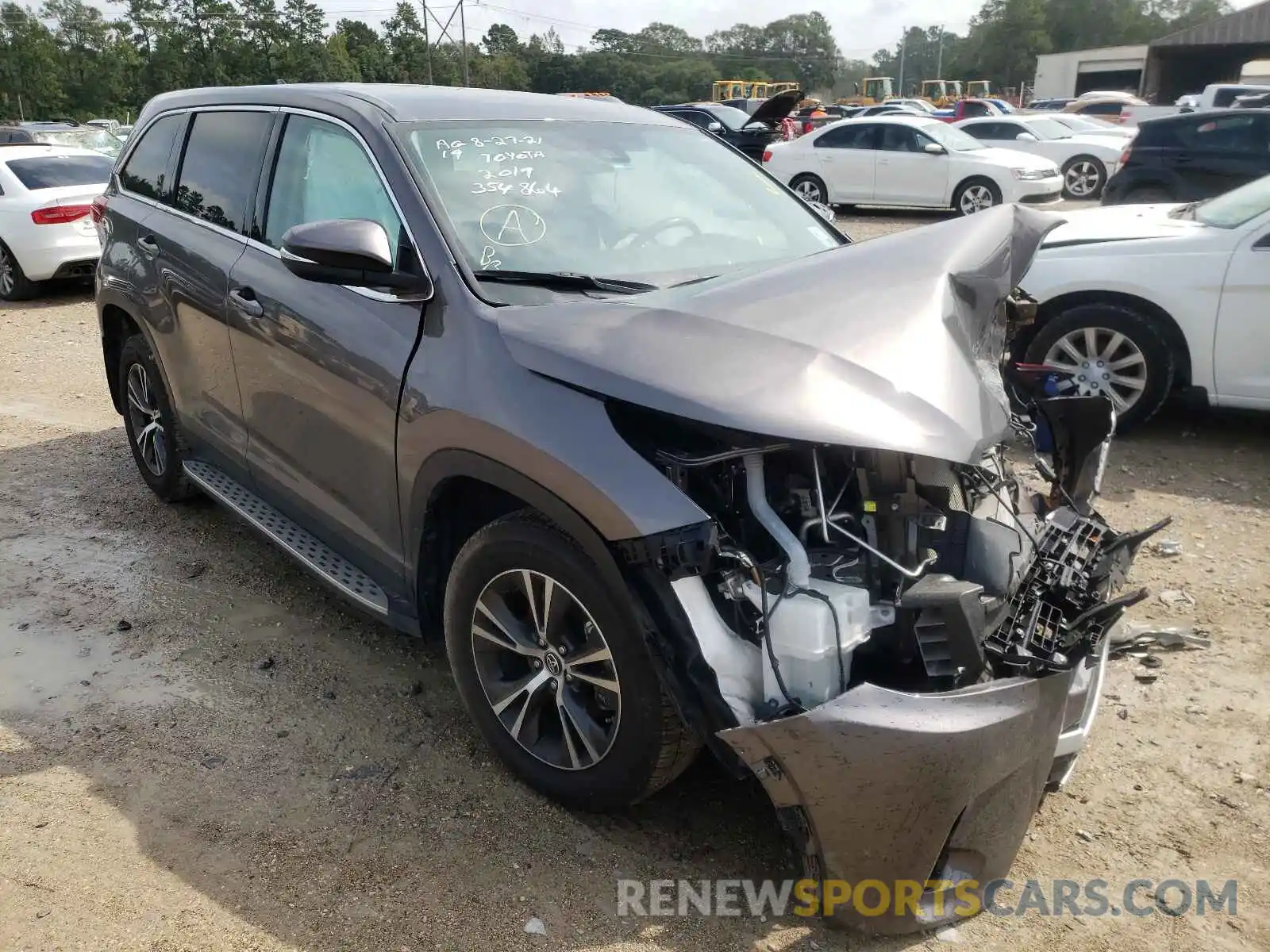 1 Photograph of a damaged car 5TDZZRFH8KS354864 TOYOTA HIGHLANDER 2019