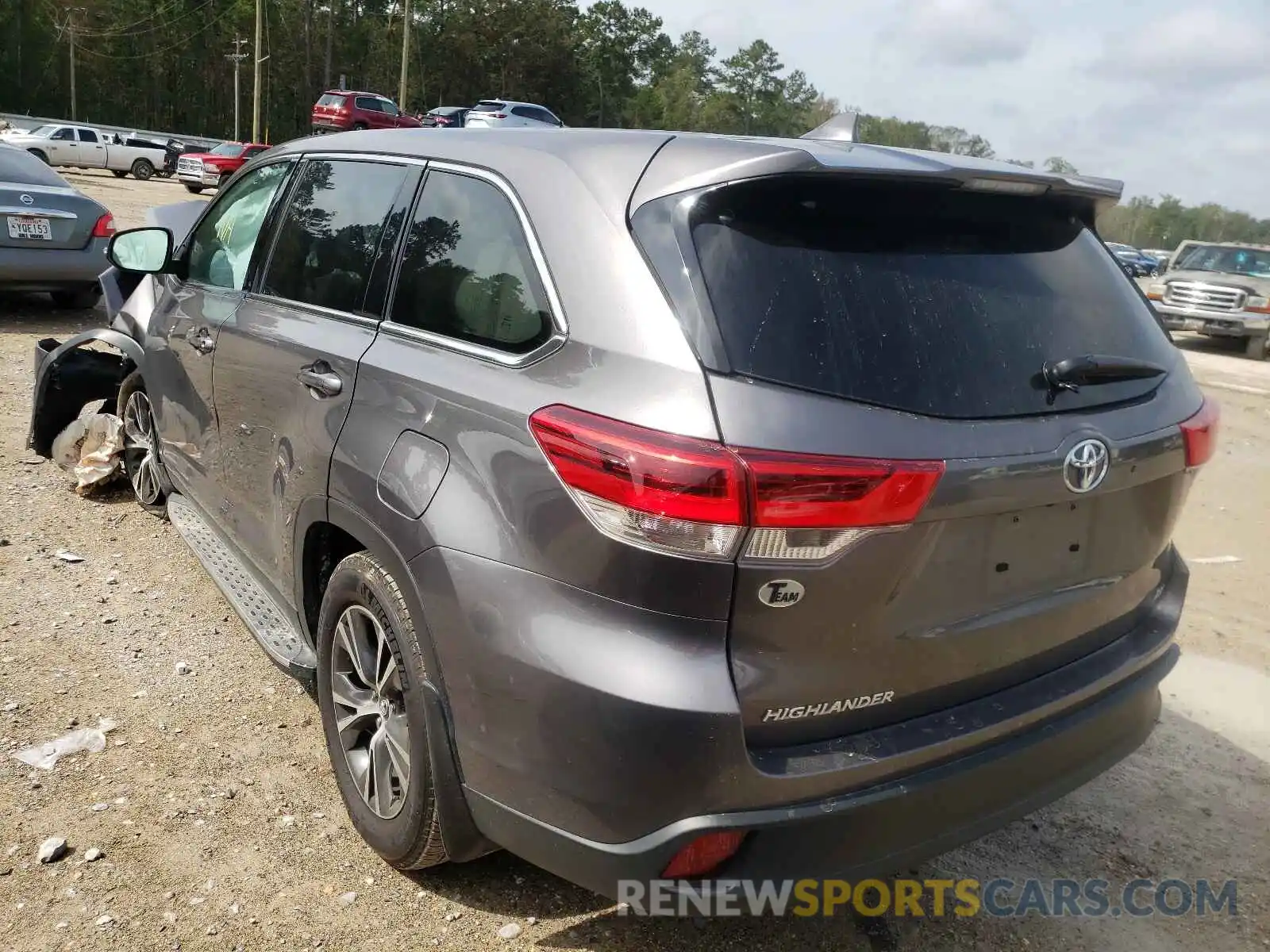 3 Photograph of a damaged car 5TDZZRFH8KS354864 TOYOTA HIGHLANDER 2019