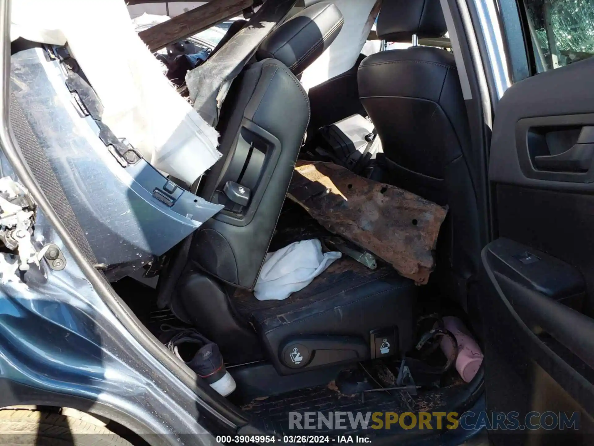 8 Photograph of a damaged car 5TDZZRFH8KS355013 TOYOTA HIGHLANDER 2019