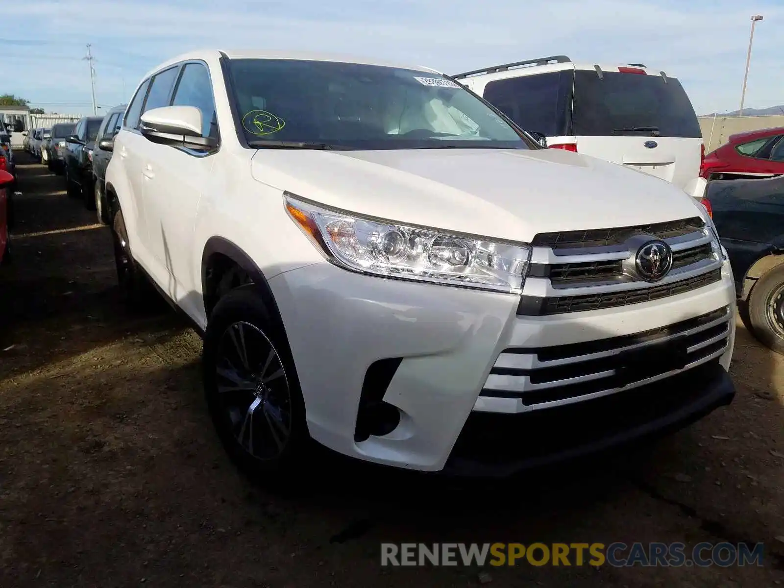 1 Photograph of a damaged car 5TDZZRFH8KS355383 TOYOTA HIGHLANDER 2019