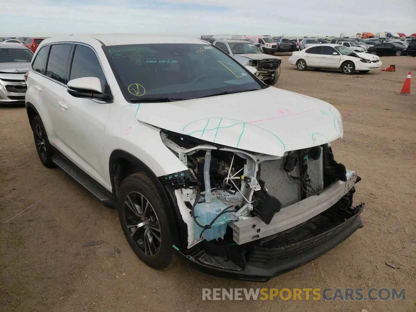 1 Photograph of a damaged car 5TDZZRFH8KS355514 TOYOTA HIGHLANDER 2019