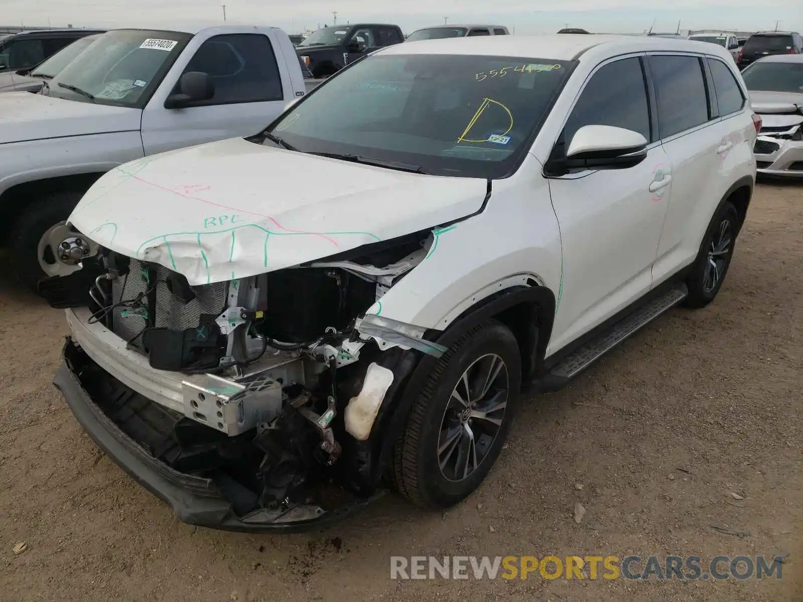 2 Photograph of a damaged car 5TDZZRFH8KS355514 TOYOTA HIGHLANDER 2019