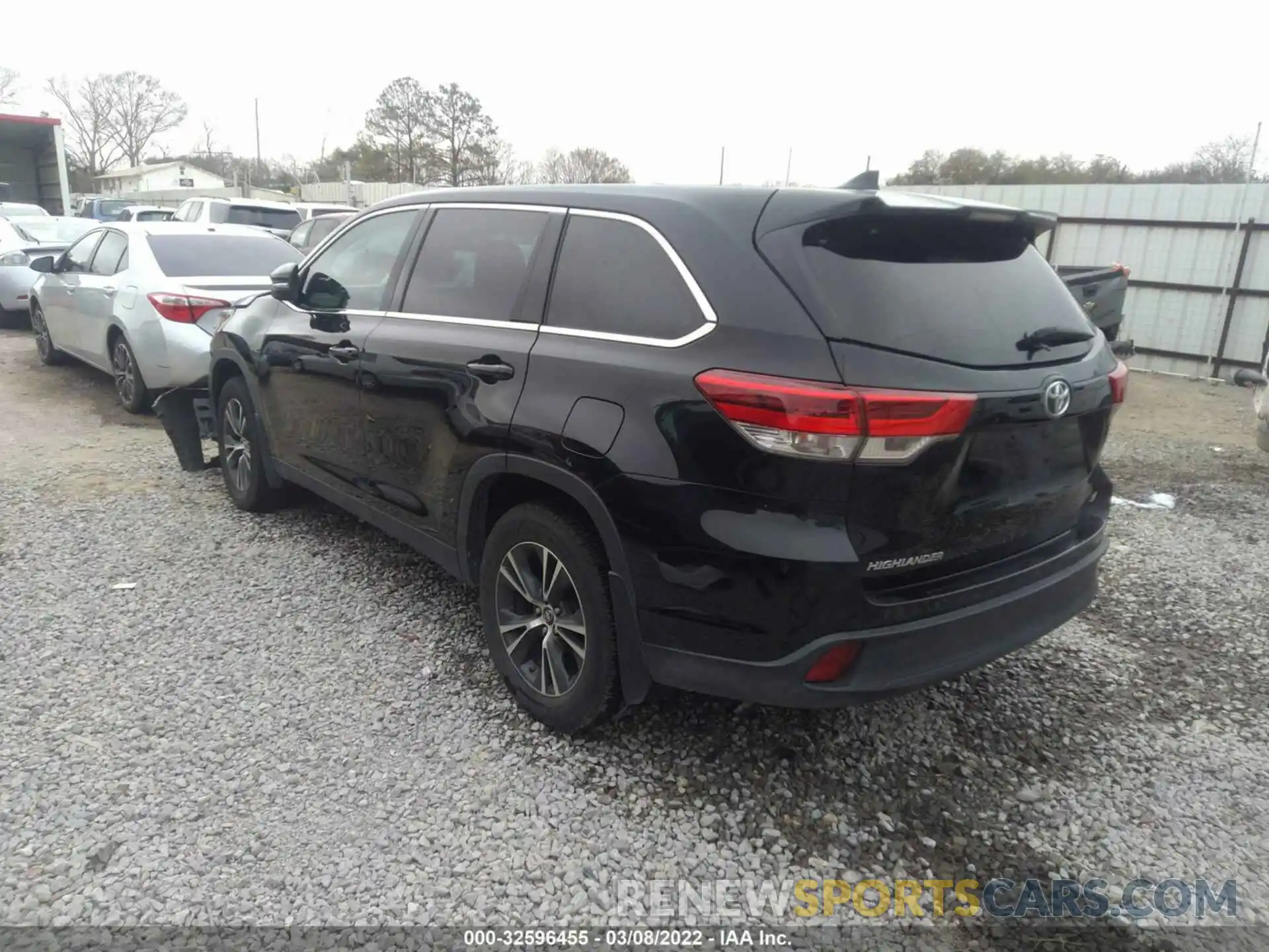 3 Photograph of a damaged car 5TDZZRFH8KS357926 TOYOTA HIGHLANDER 2019